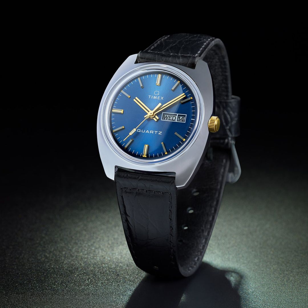 Zegarek męski Timex z granatową tarczą ze szlifem słonecznym oraz złotymi indeksami i wskazówkami
