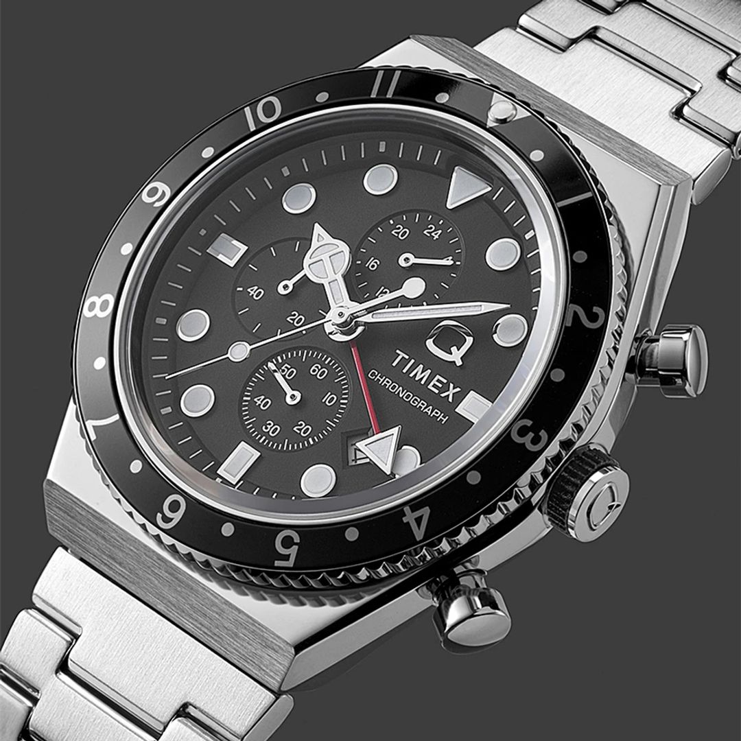 Zegarek męski Timex z czarną tarczą, jasnymi indeksami i wskazówkami oraz datownikiem w stalowej kopercie