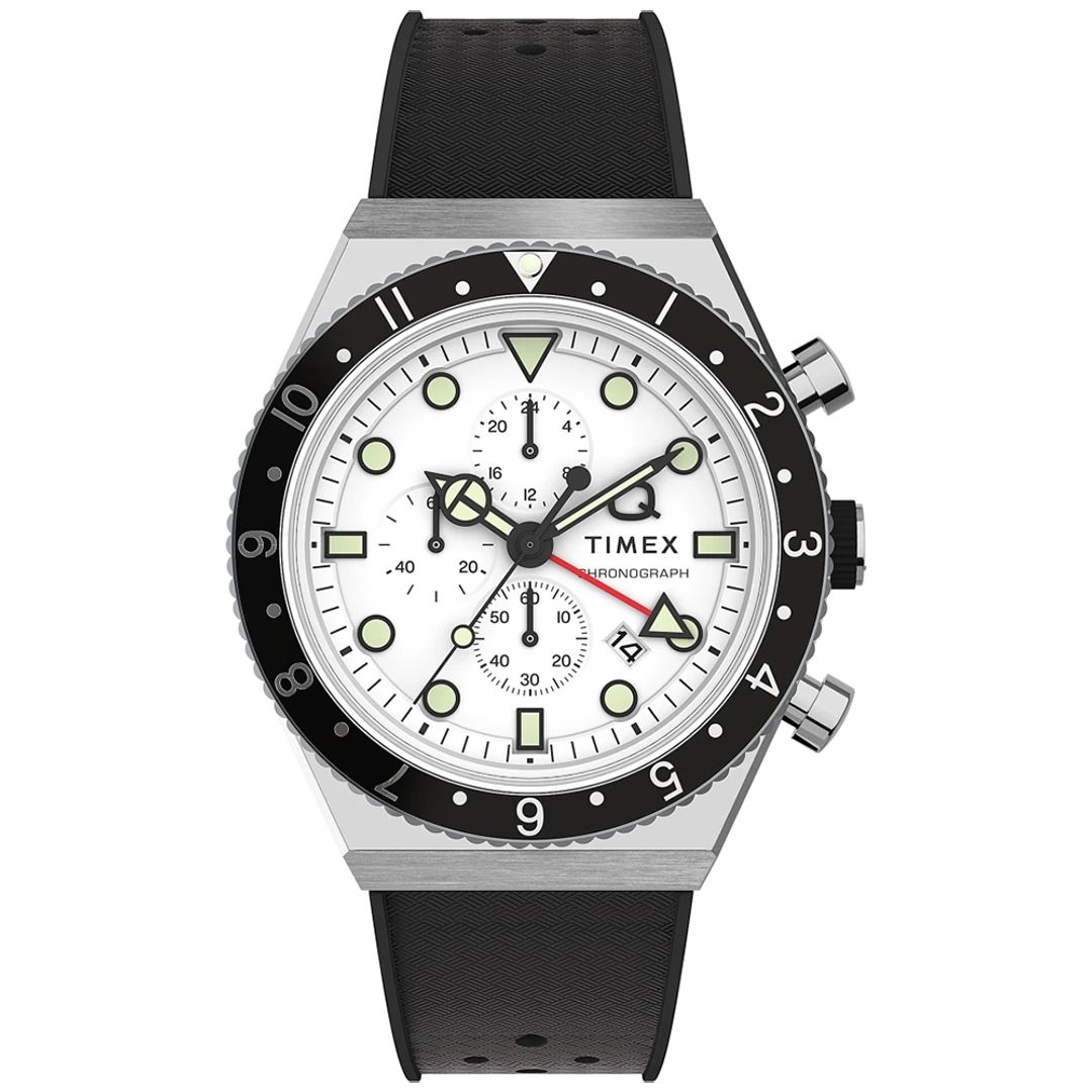 Zegarek Timex z białą tarczą, jasnymi indeksami i wskazówkami w zaokraglonej stalowej kopercie