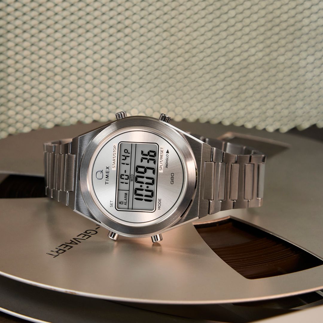 Zegarek męski Timex z cyfrową tarczą, stalową kopertą na stalowej bransolecie