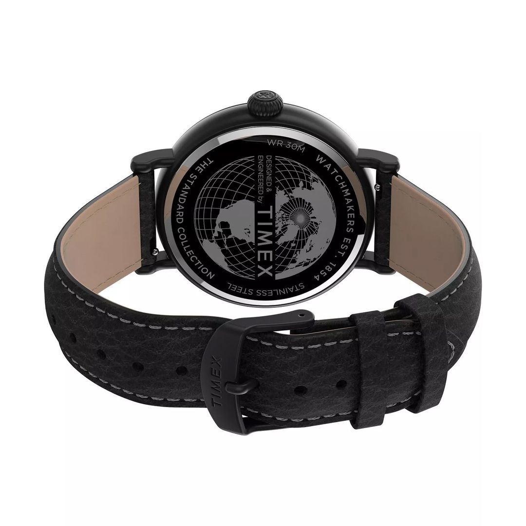 Zegarek Timex z dekielkiem z grawerem Ziemi na czarnym, skórzanym pasku zapinanym na sprzączkę