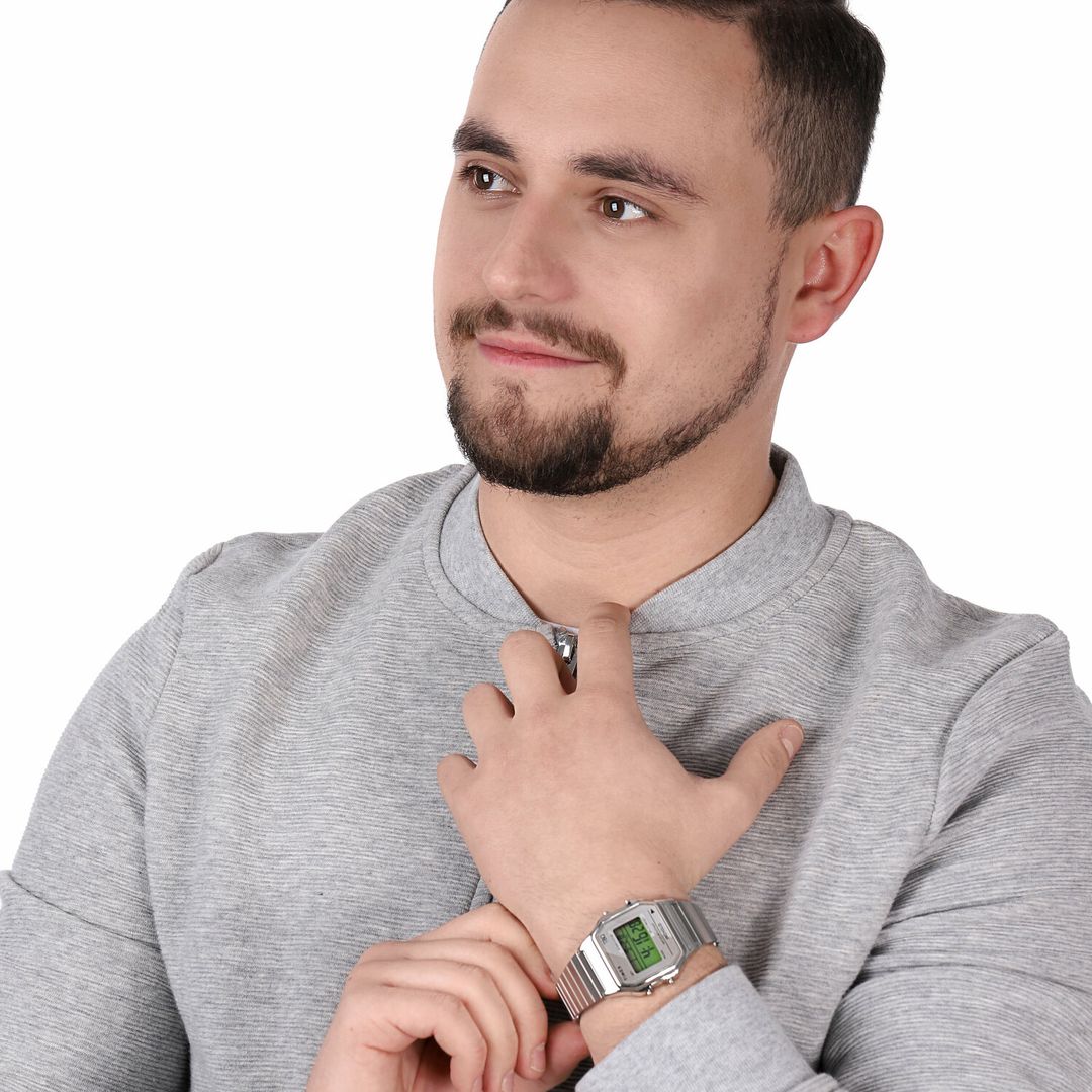 Zegarek Timex w stylu vintage z cyfrową tarczą w kopercie w srebrnym kolorze 