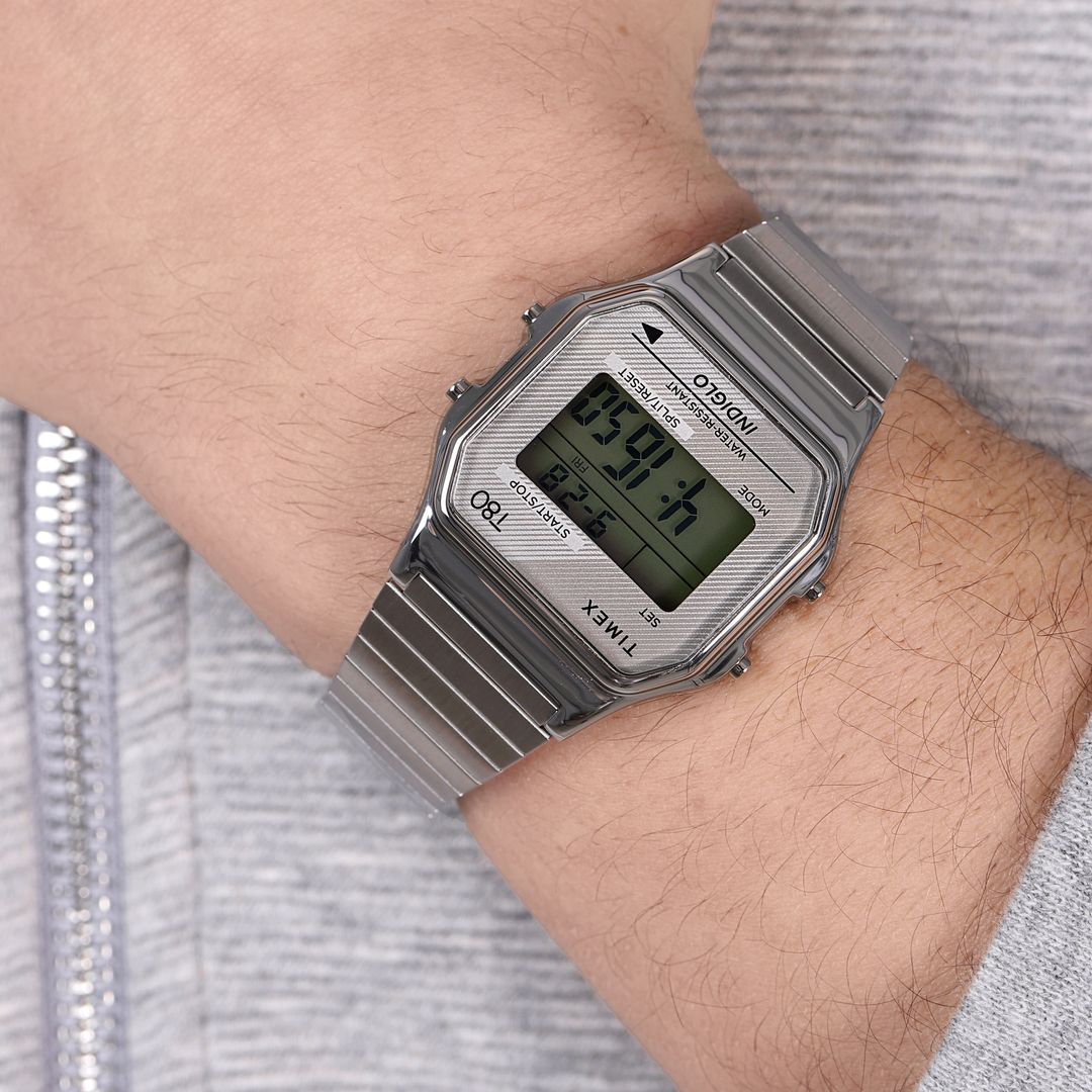 Zegarek męski Timex z cyfrowym wyświetlaniem czasu w stalowej kopercie na stalowej bransolecie