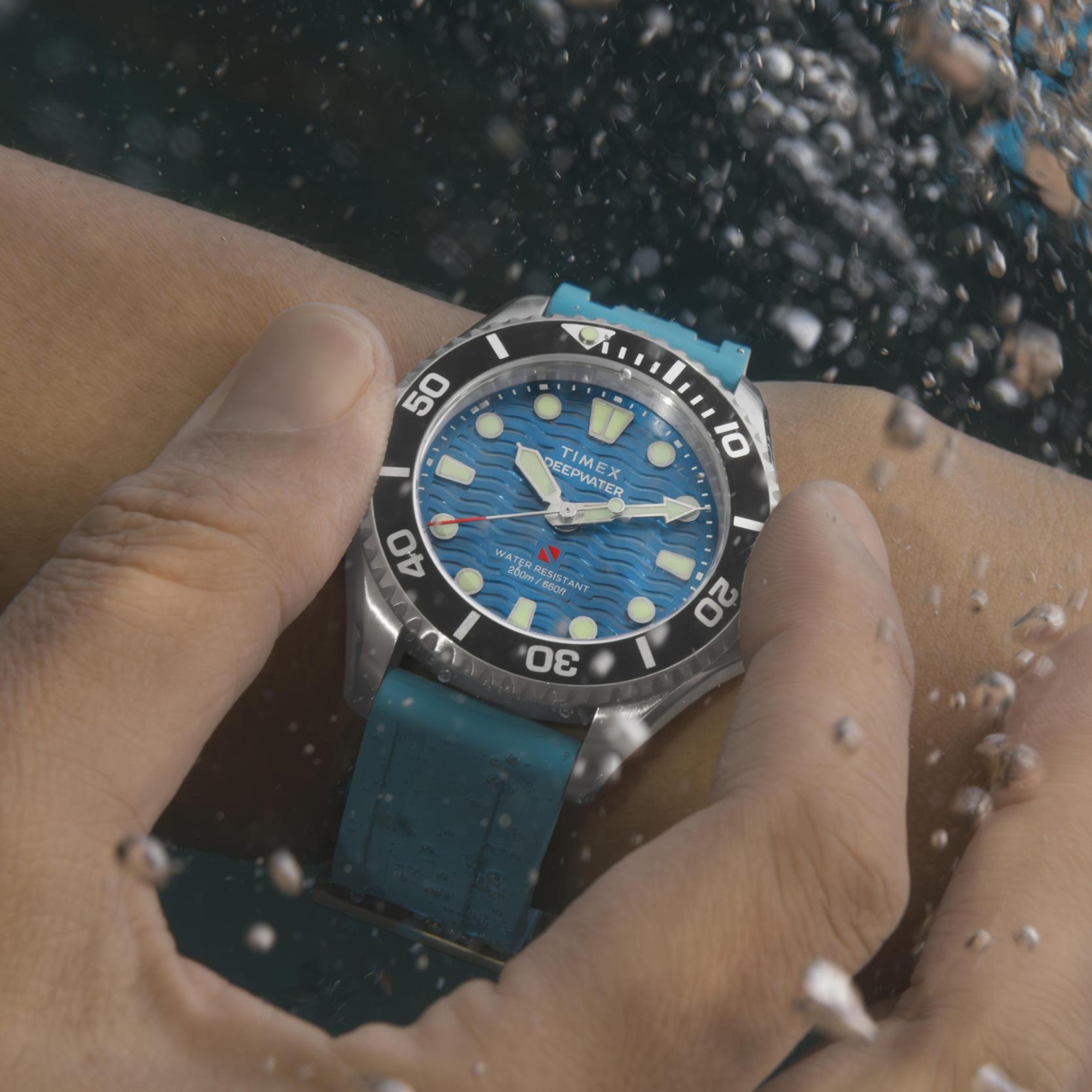 Timex Deepwater Meridian 200 TW2Y40400 w wodzie
