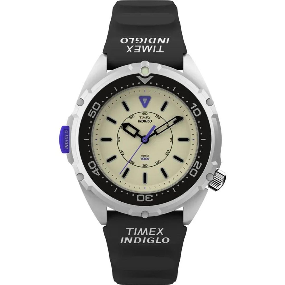 Zegarek spotrowy Timex z kremową tarczą w stalowej kopercie na czarnym pasku