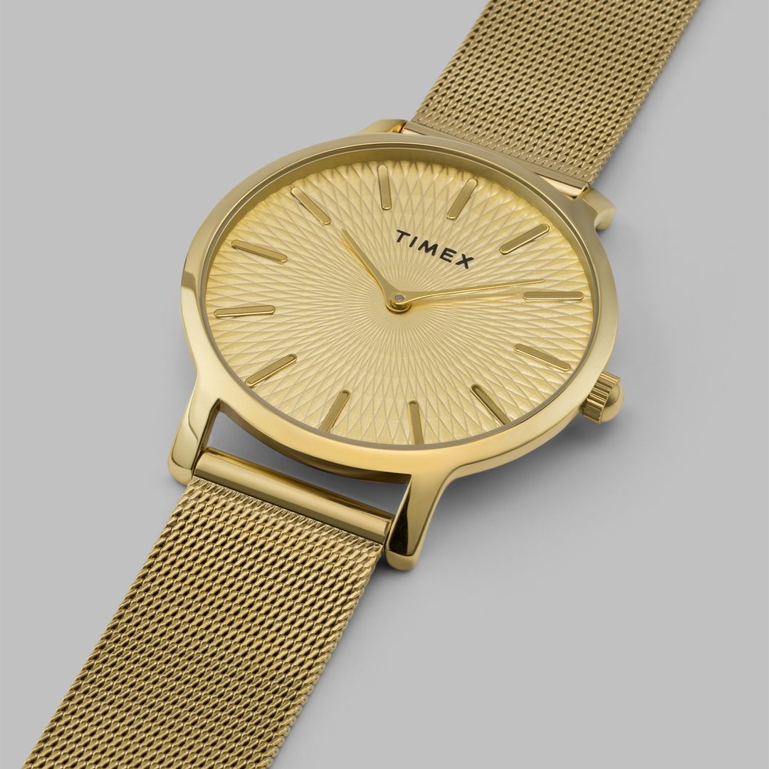 Zegarek Timex z okrągłą, złotą kopertą  i złotą bransoletką typu mesh/mediolańska