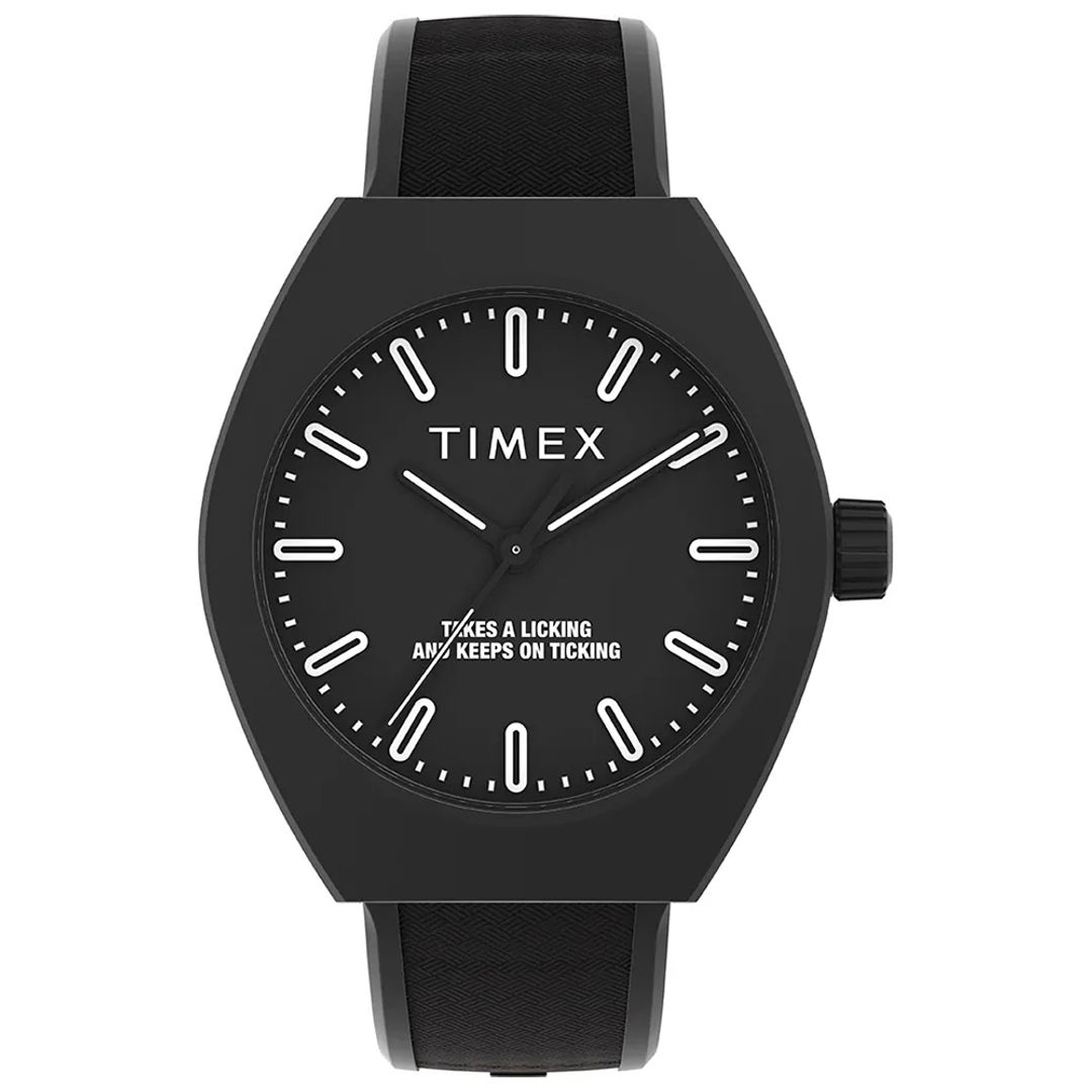 Zegarek Timex z czarną tarczą oraz białymi wskazówkami, indeksami, logo i hasłem marki
