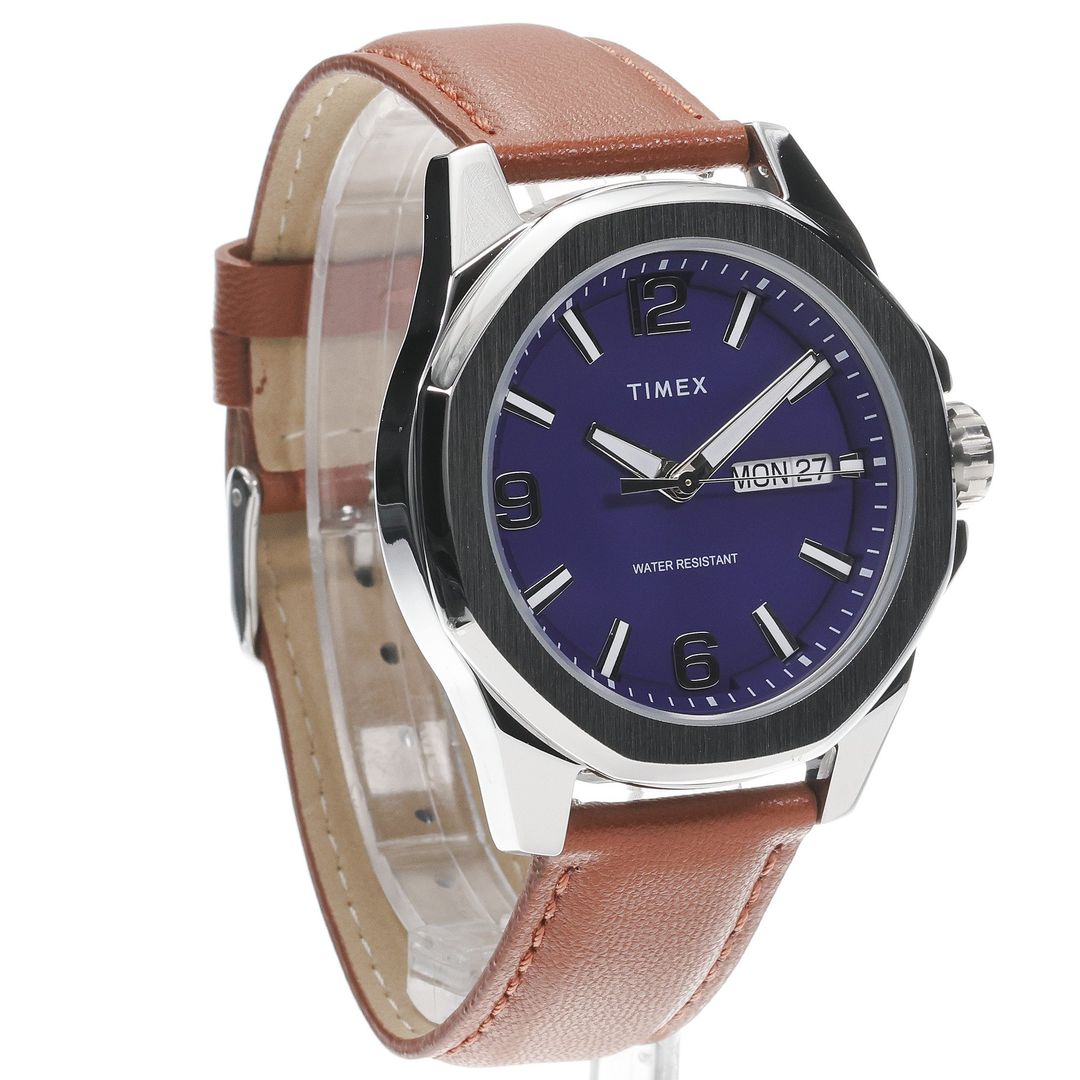 Zegarek męski Timex z granatową tarczą z cyframi arabskimi oraz datownikiem z dniem miesiąca i dniem tygodnia