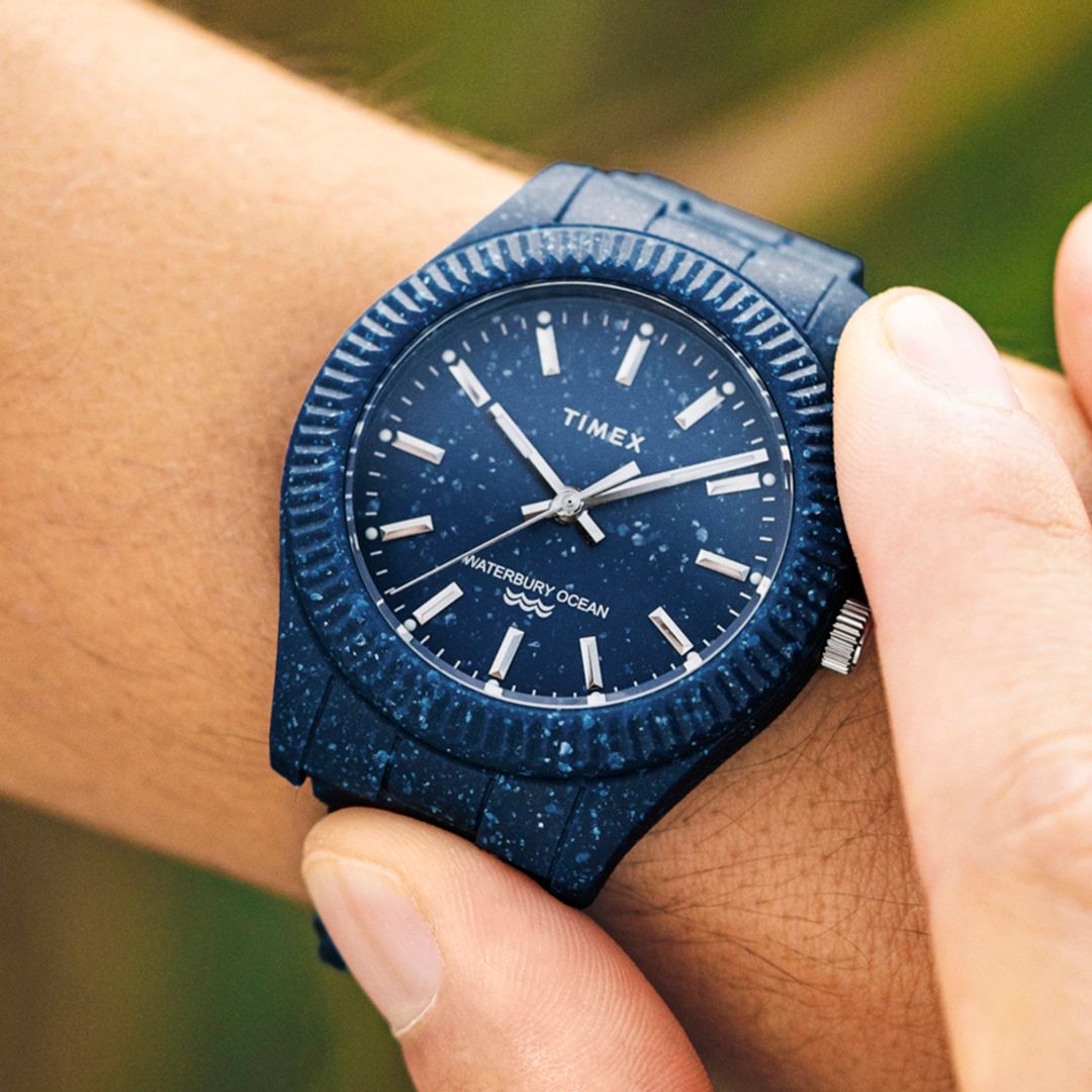 Zegarek męski Timex z granatową tarczą ze srebrnymi wskazówkami i indeksami oraz masą luminescencyjną