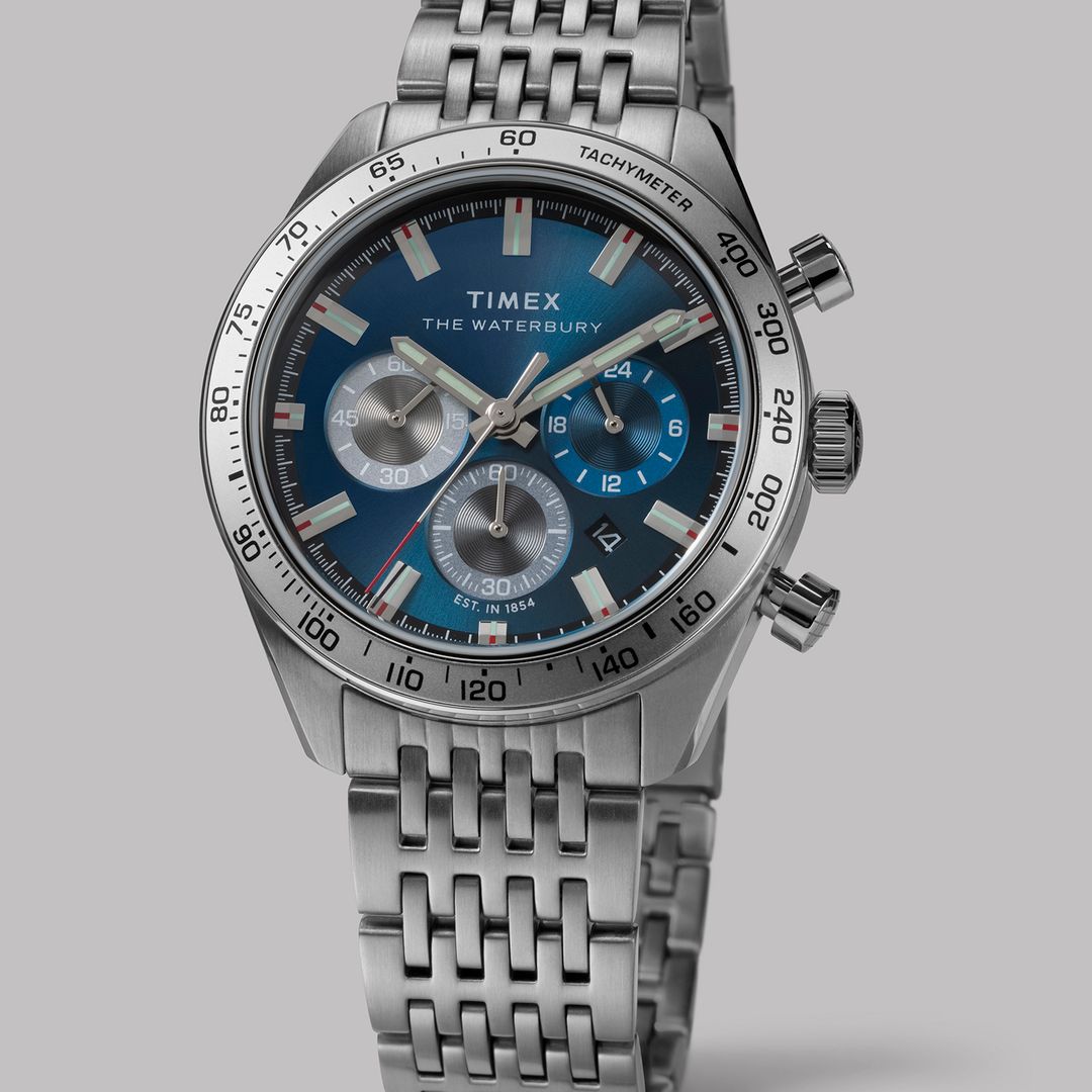 Zegarek Timex z tarczą w niebieskim odcieniu na stalowej kopercie ze stalowym paskiem