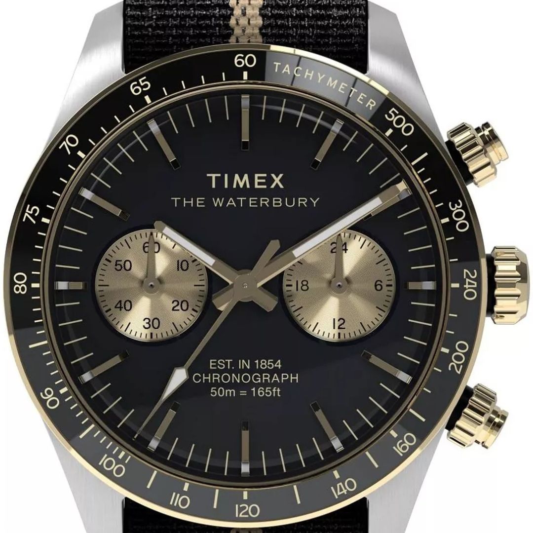 Zegarek Timex z czarną tarczą oraz złotymi subtarczami chronografu i wskazówkami z powłoką luminescencyjną