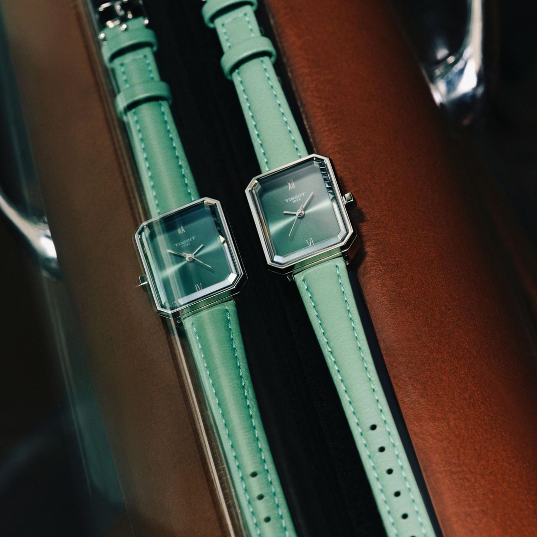 Zegarek Tissot T16011011042300 zielony kwarc damski SRV na damskim nadgarstku