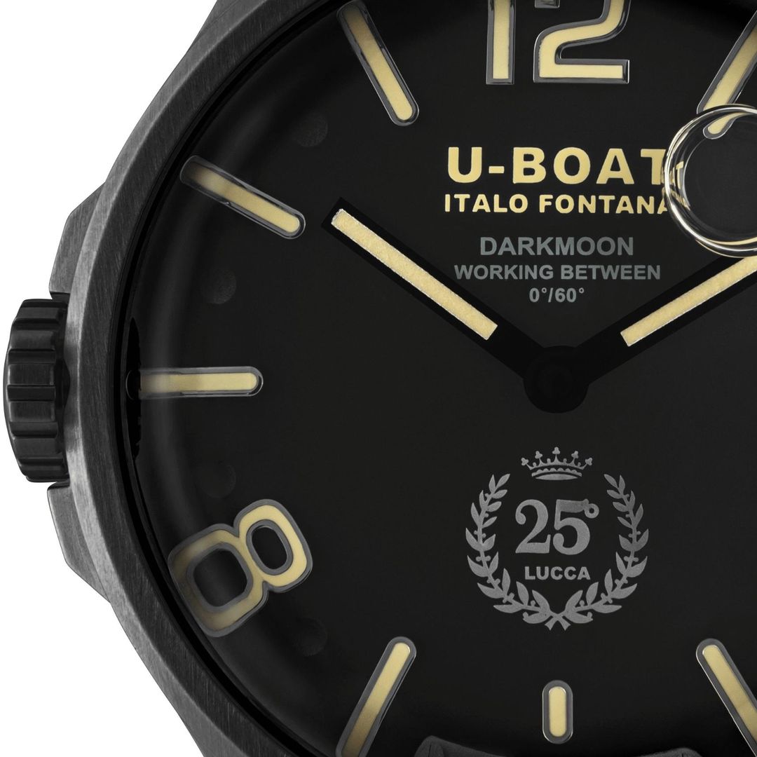 Zegarek U-Boat z czarną tarczą z kremowymi indeksami i wskazówkami z Super-Luminova w stalowej kopercie o czarnym odcieniu