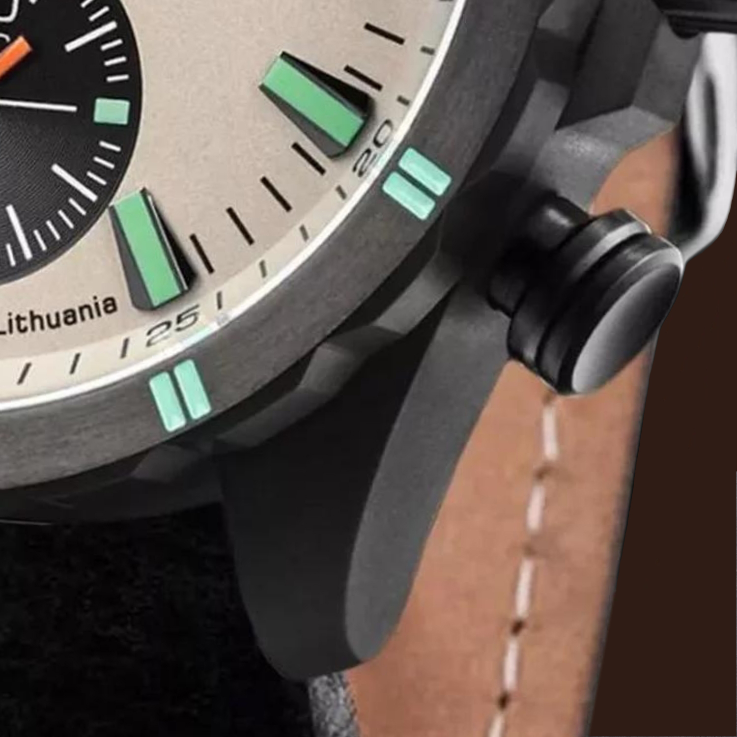 Koperta stalowa w zegarku męskim Vostok Europe Almaz Chrono 6S11-320C677LB
