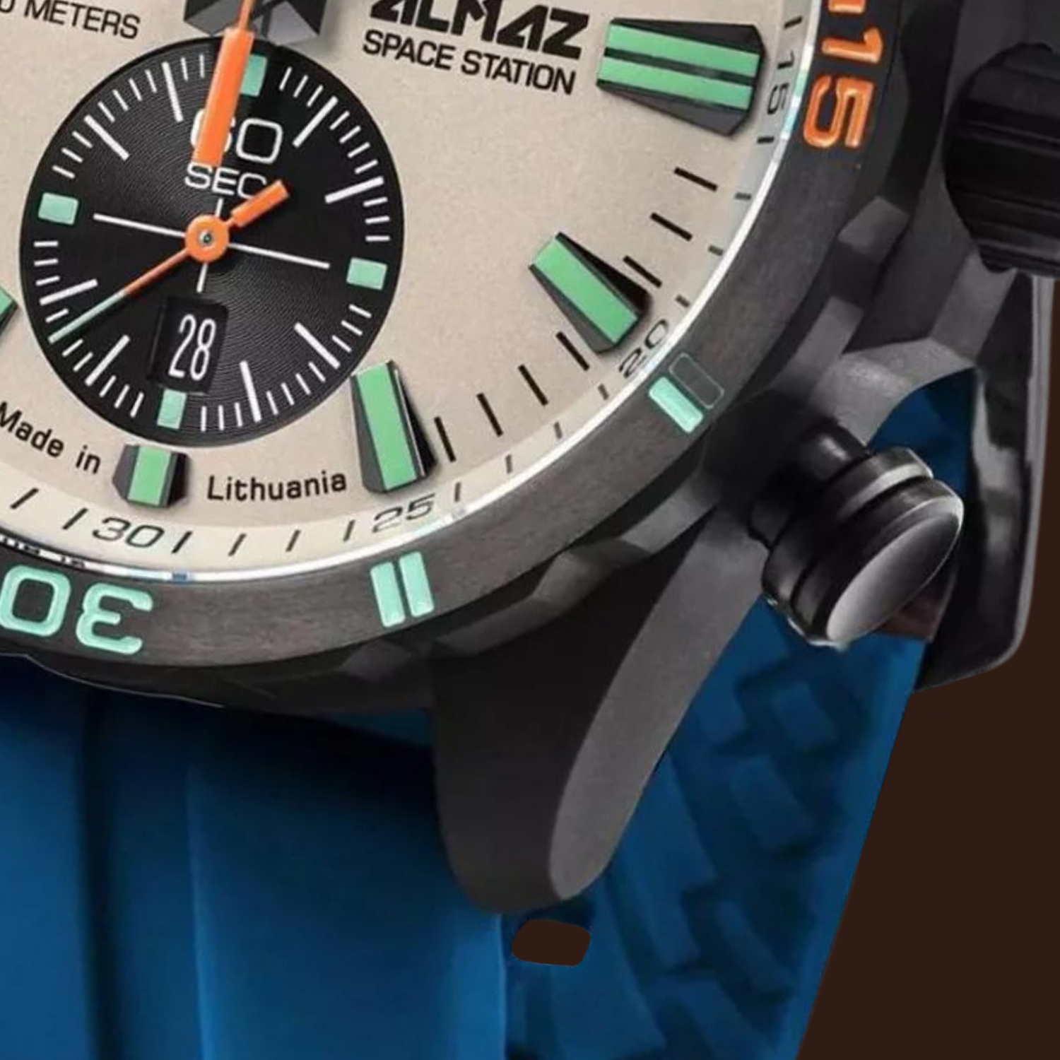 Koperta stalowa w zegarku męskim Vostok Europe Almaz Chrono 6S11-320C677SB