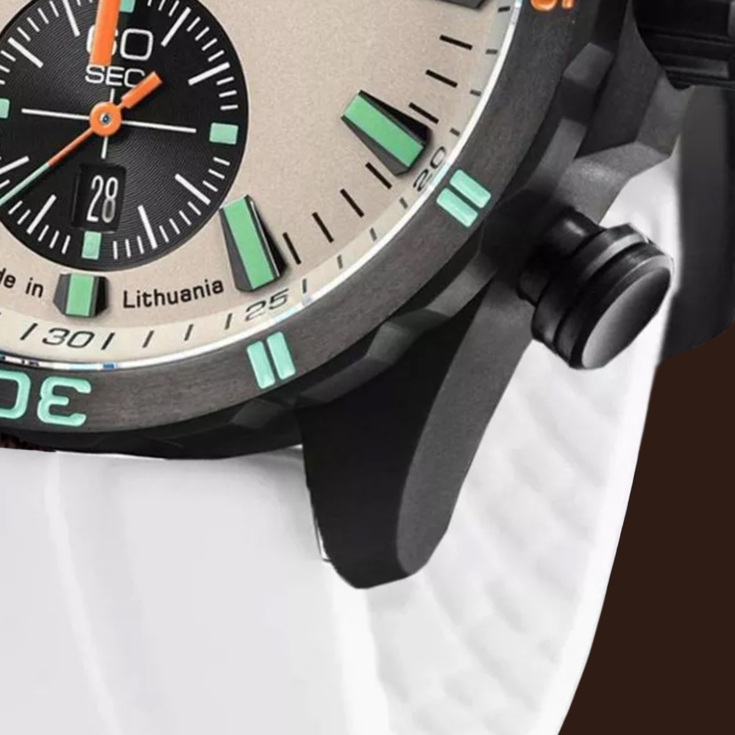 Koperta stalowa w zegarku męskim Vostok Europe Almaz Chrono 6S11-320C677SW