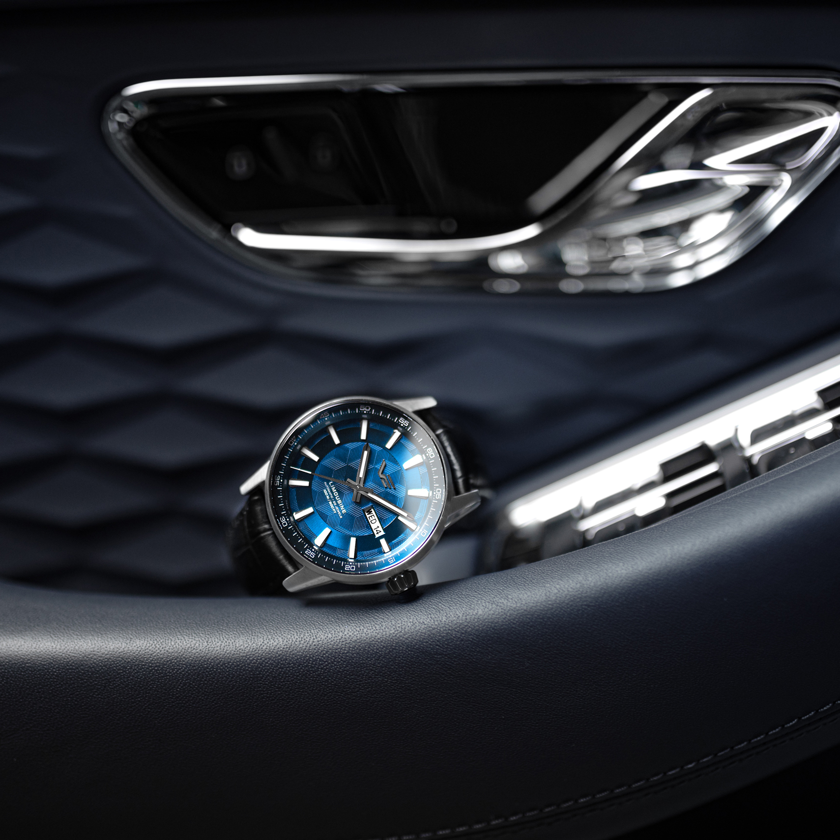 Vostok Europe Limousine Automatic Day-Date YN56-561A799 z niebieską tarczą z datownikiem day-date