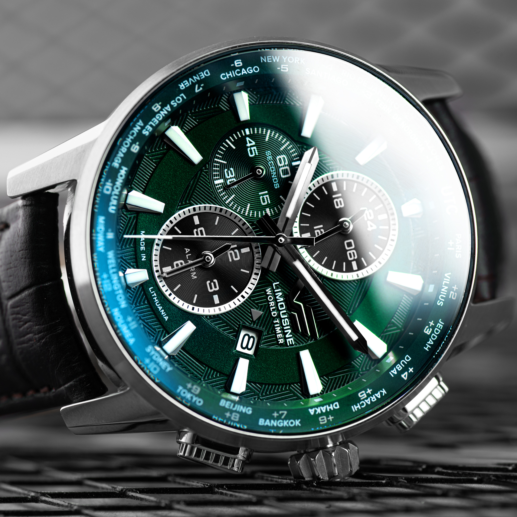 Vostok Europe Limousine World Timer Chronograph YM26-561A790 z zieloną tarczą