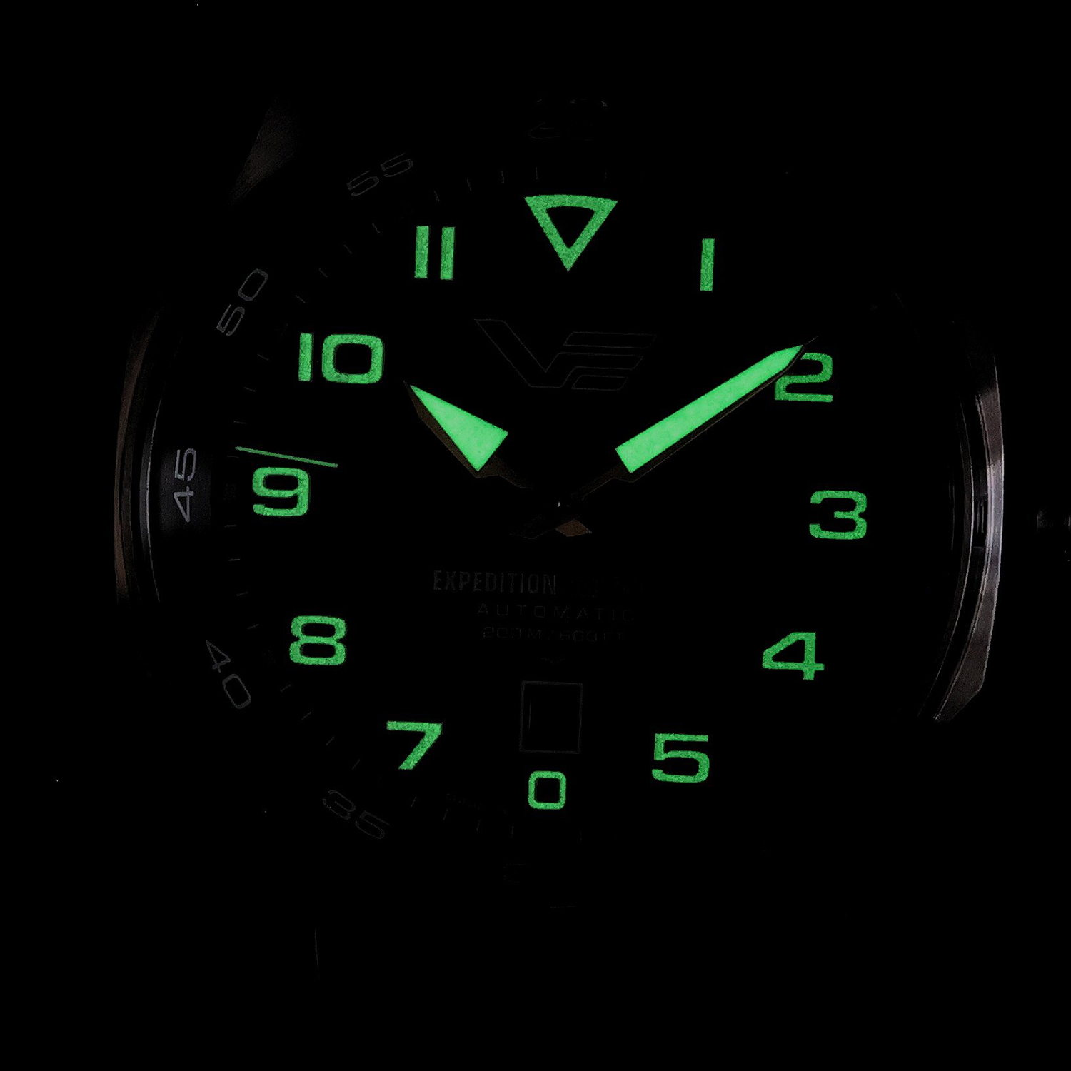 Podświetlane indeksy i wskazówki w zegarku Vostok Europe Expedition South Pole Automatic YN55-592A758 