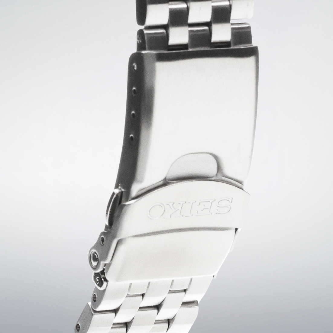 Zapięcia bransolety zegarka Seiko 5 Sports Automatic Field GMT