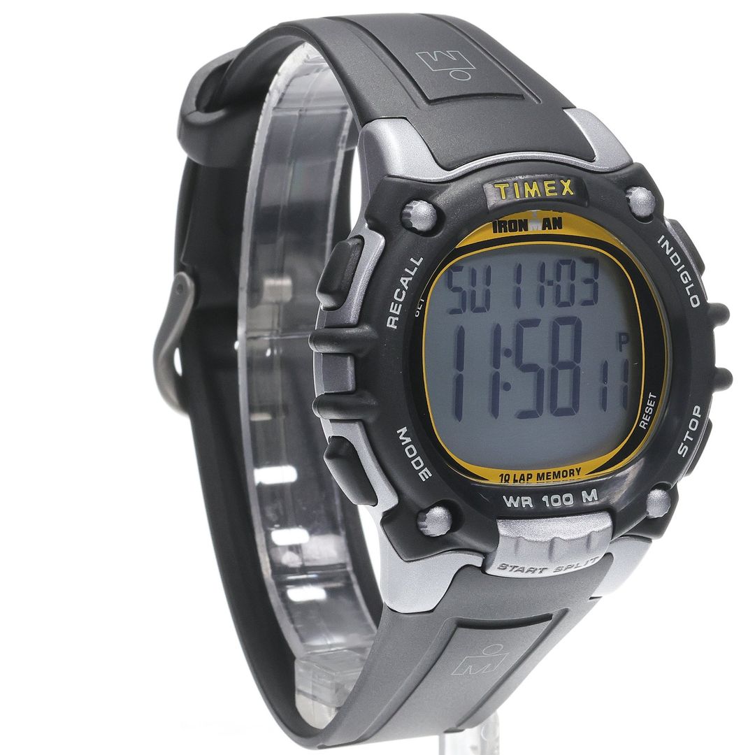 Zegarek timex z dużą kopertą i paskiem na sprzączkę