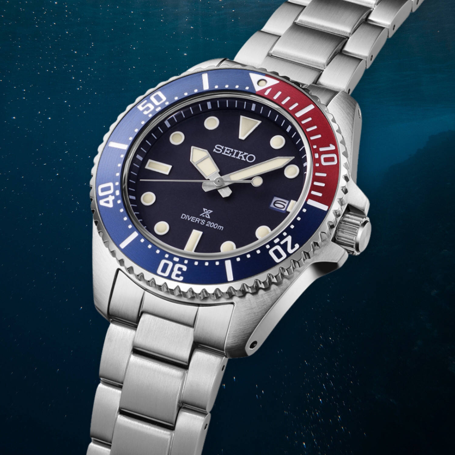 Bezel dla nurków w zegarku Seiko Prospex Solar Diver Pepsi SNE595P1
