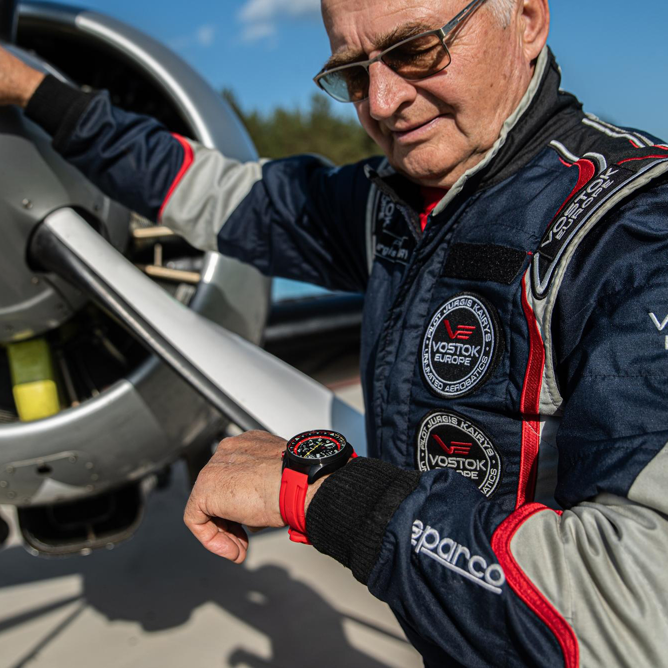 Zegarek Vostok Europe Jurgis Kairys na nadgarstku pilota