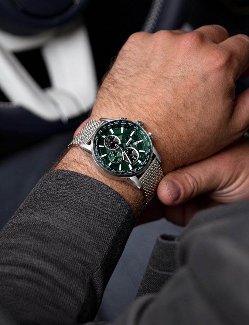 Zegarek Vostok Europe Limousine 43mm Generation 2 World Time and Alarm YM26-561A790B na ręce