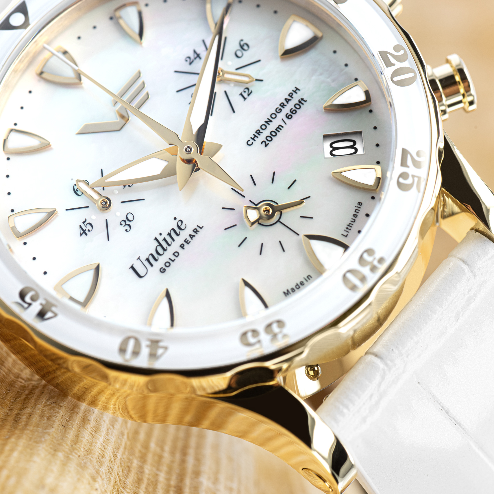 Zegarek Vostok Europe Undine Gold Pearl VK68-515B800 z tarczą z masy perłowej