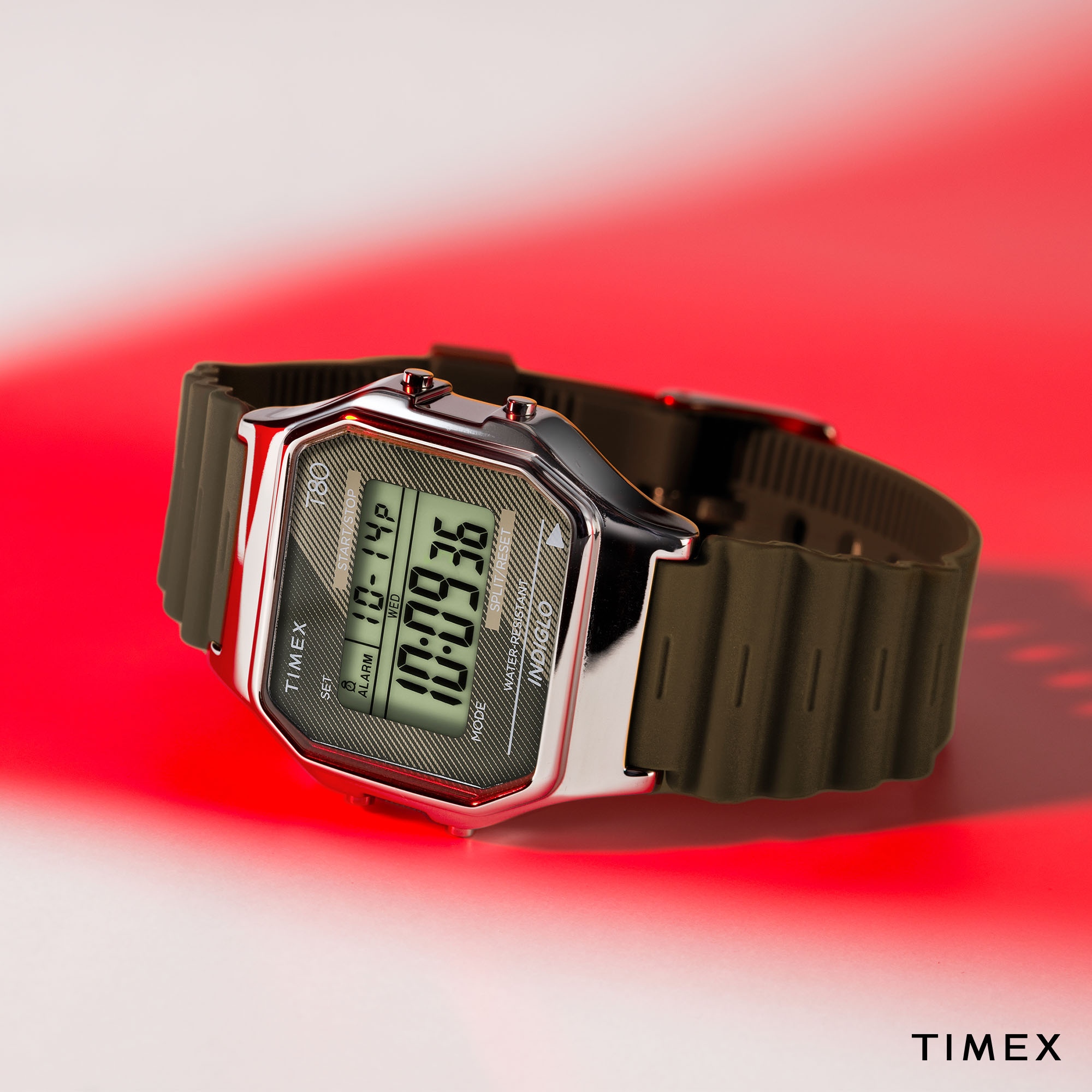 Pasek z tworzywa sztucznego w zegarku Timex T80