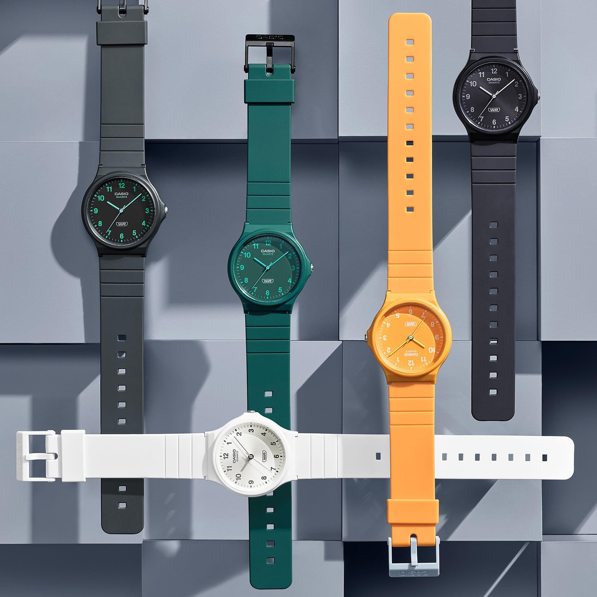 Kolorowe zegarki Casio Timeless na pasku
