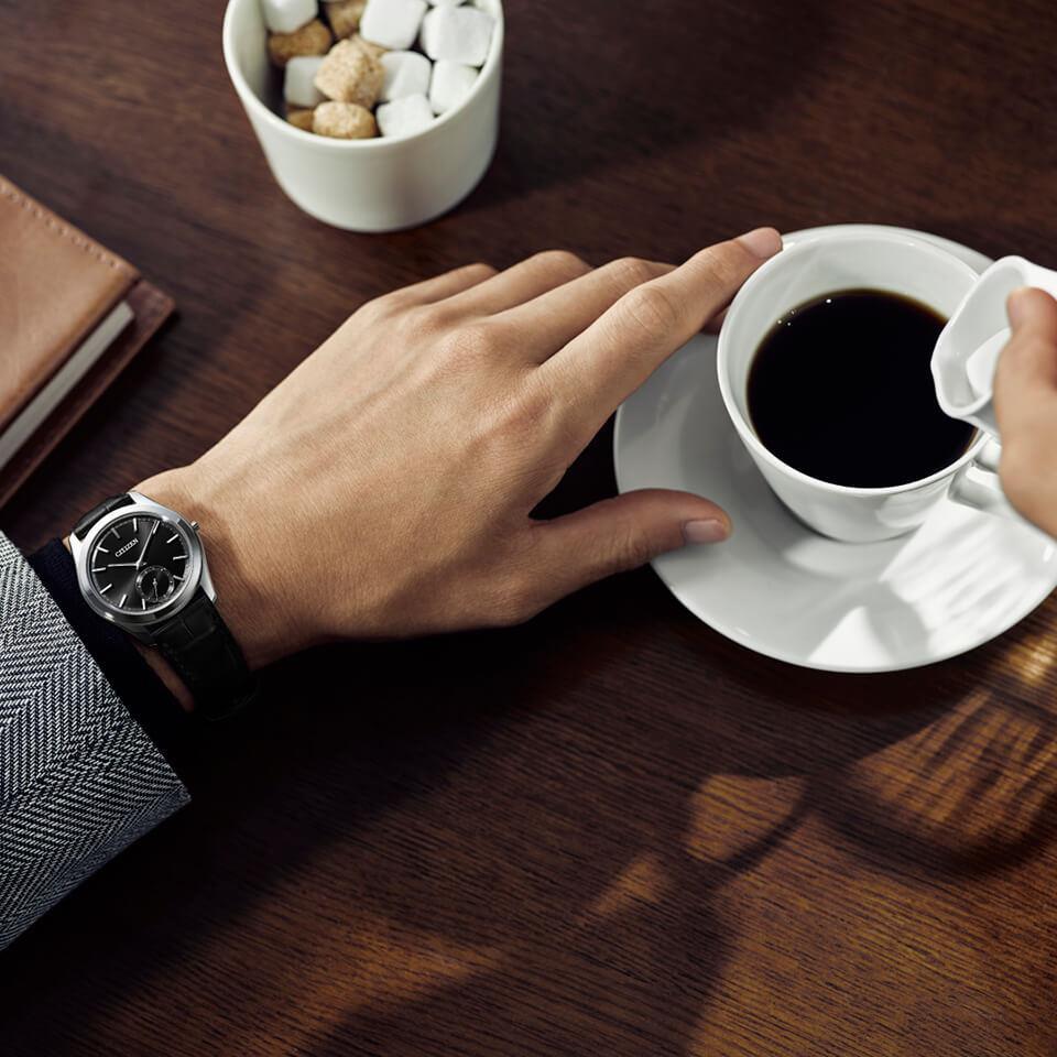 AQ5010-01E zegarek klasyczny Ecodrive - miniatura 4