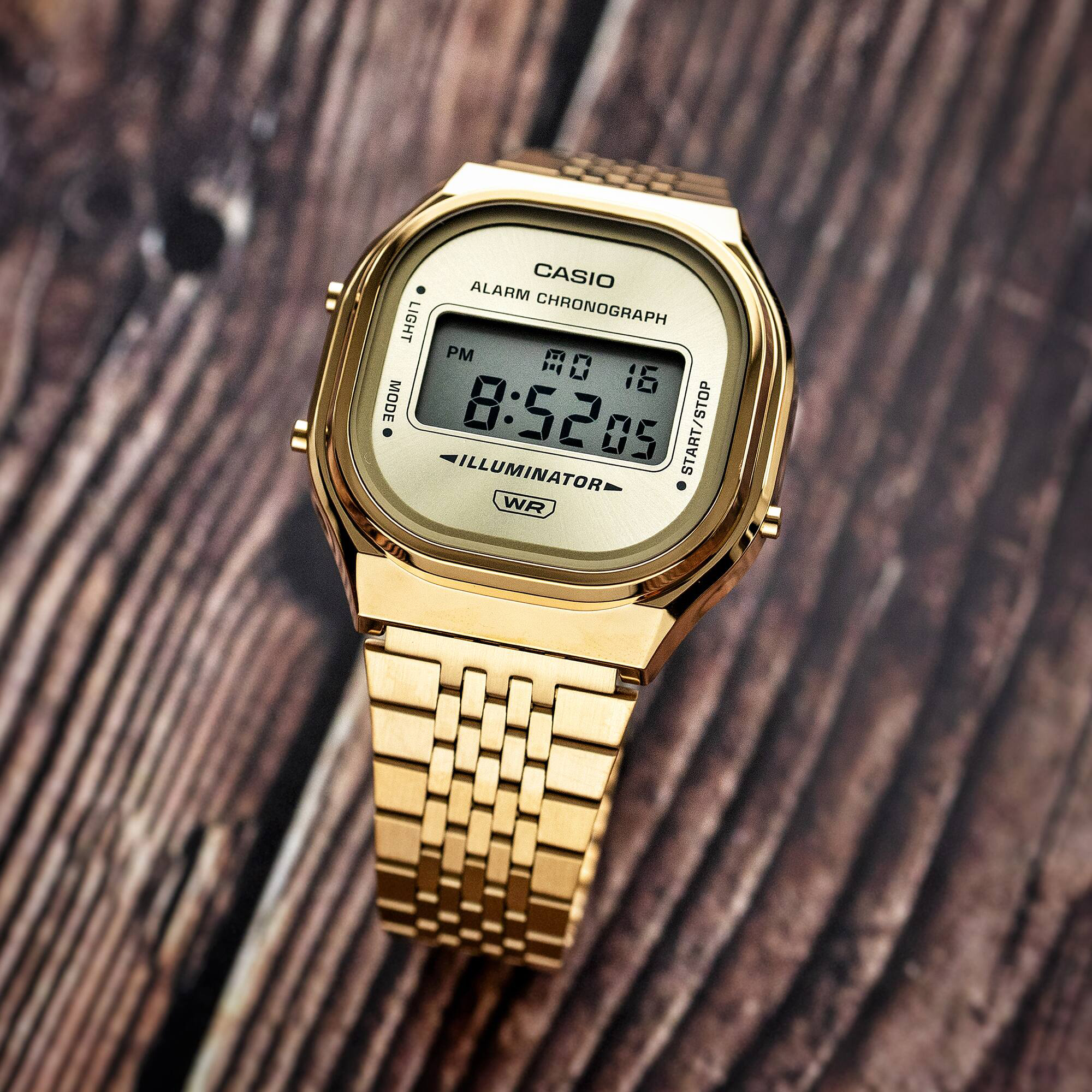 Zegarek Casio Digital A140WEG-9AEF na bransolecie 