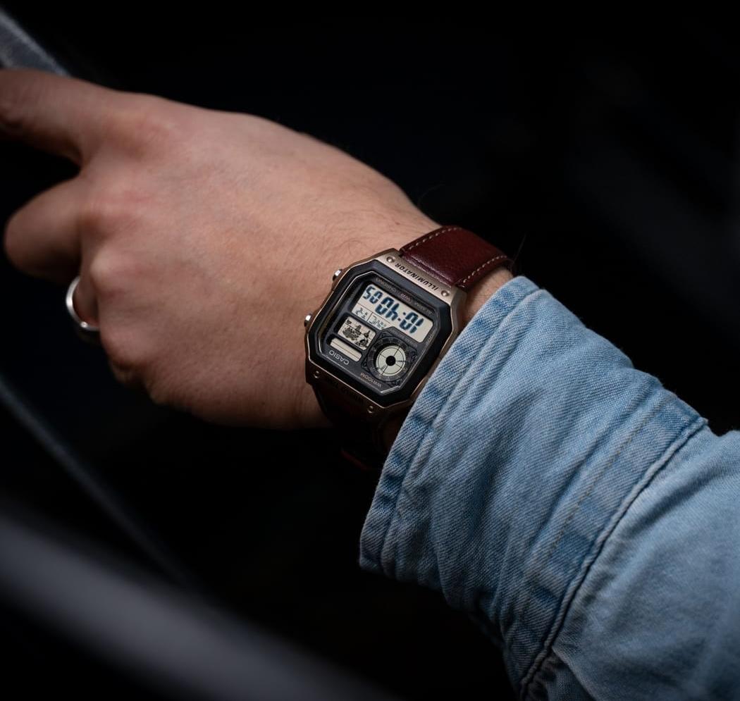 Casio AE-1200WHL-5AVEF zegarek brązowy sportowy Sportowe pasek