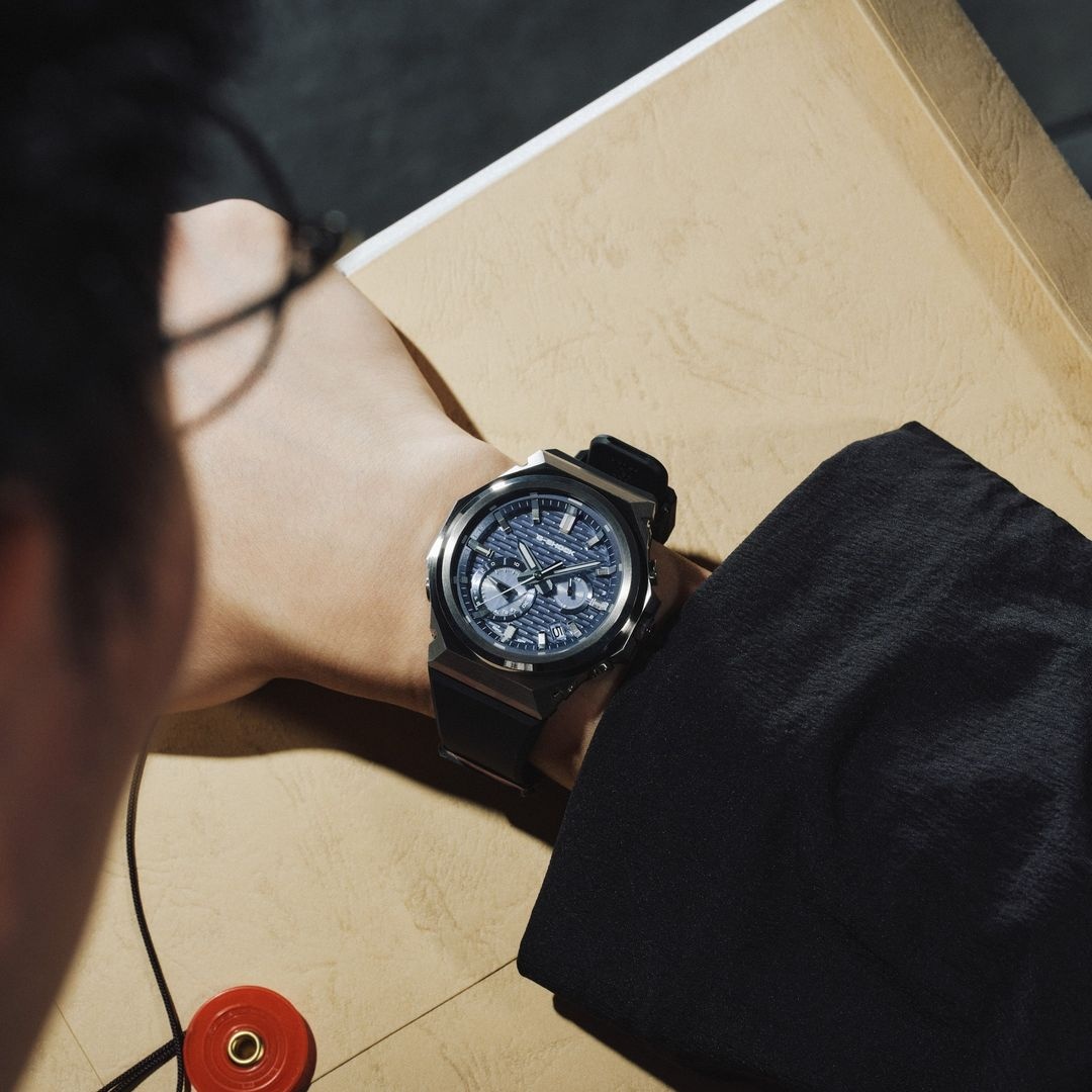 Zegarek G-Shock G-Steel GST-B1000 z niebieską tarczą