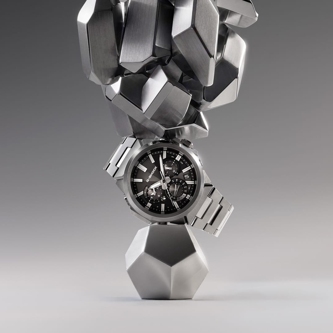 Zegarek G-SHOCK Casio Solar Sapphire z funkcjami czas światowy, stoper, alarm, minutnik
