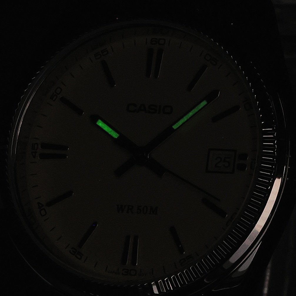 Casio UTP-1302PD-9AVEF zegarek srebrny klasyczny Klasyczne bransoleta