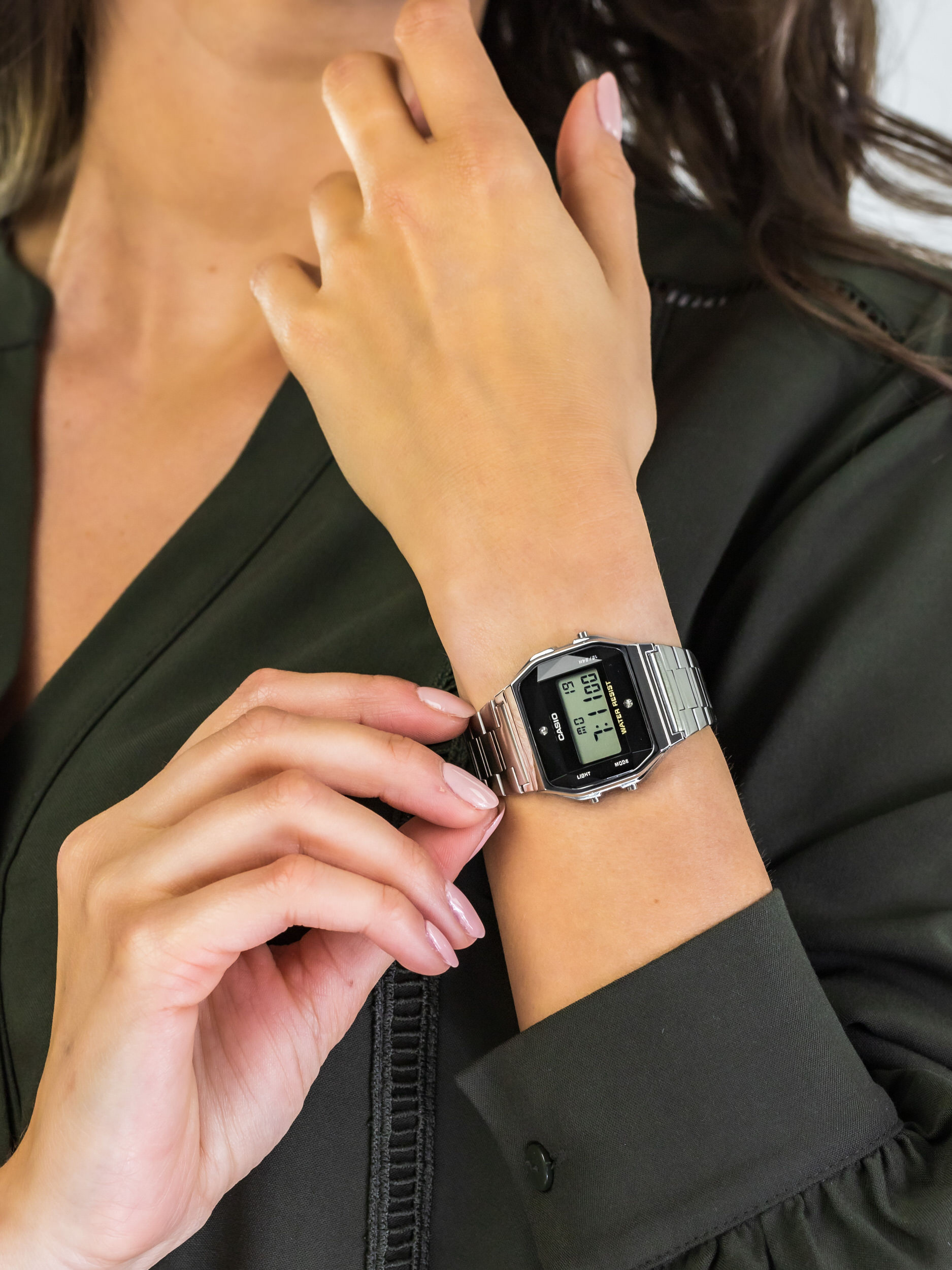 Casio Vintage A158WEAD-1EF BLACK AND SILVER WITH DIAMOND LIMITED zegarek elegancki VINTAGE Midi