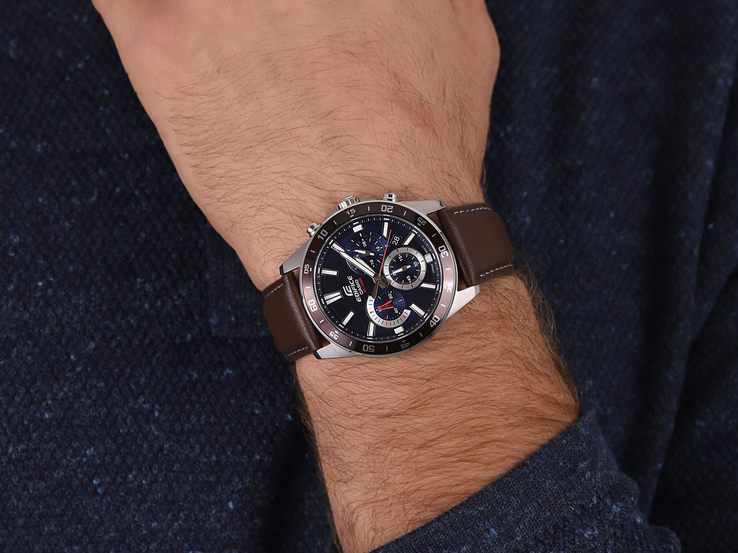 EDIFICE EFV-570L-2AVUEF SPORTY CHRONOGRAPH zegarek klasyczny EDIFICE Momentum