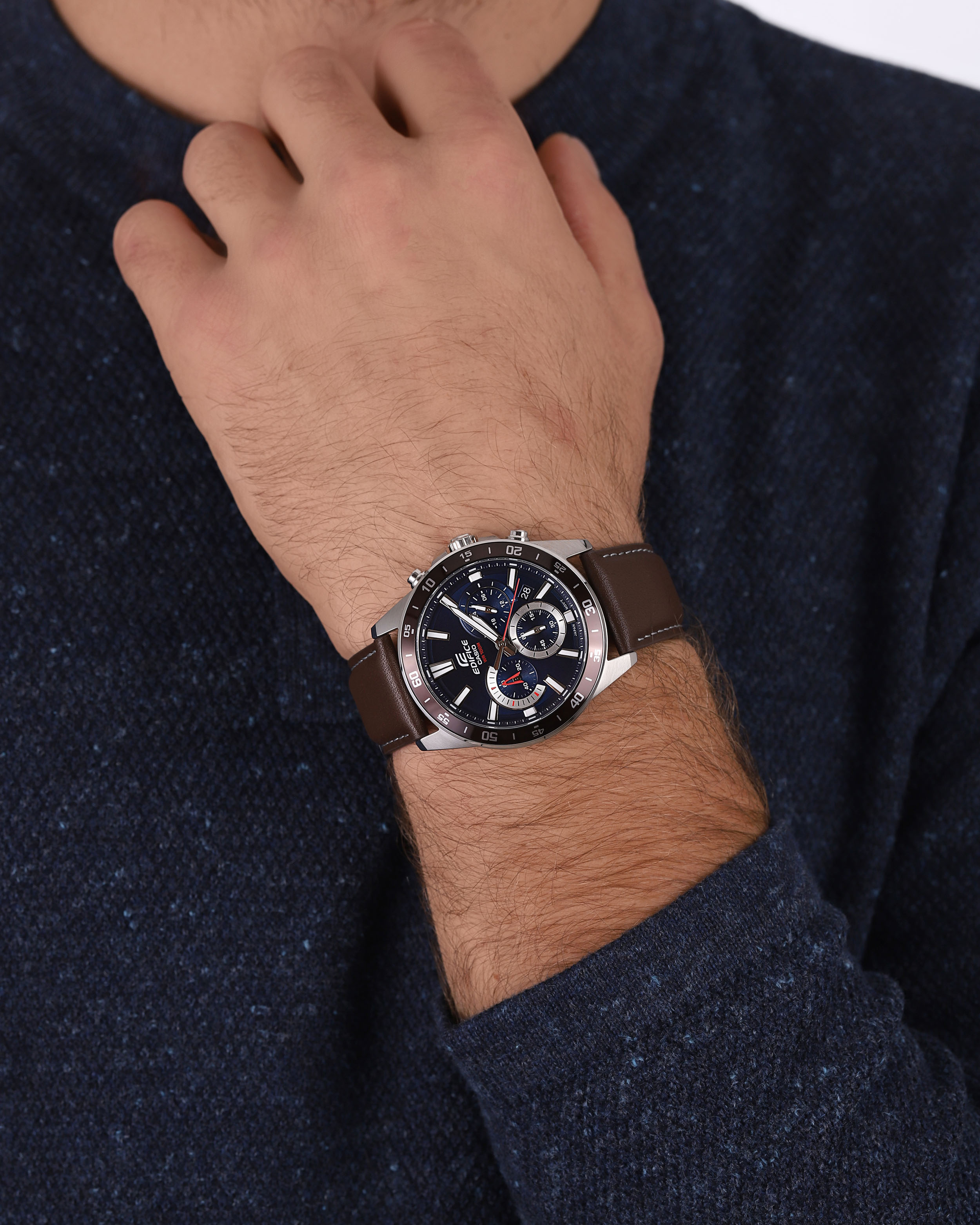 EDIFICE EFV-570L-2AVUEF zegarek srebrny klasyczny EDIFICE Momentum pasek