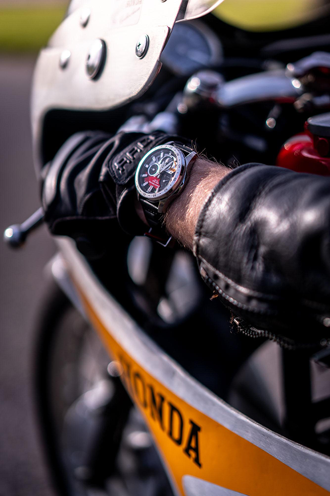 Edifice EQS-930HR-1AER Honda Racing Limited Edition zegarek sportowy EDIFICE Premium