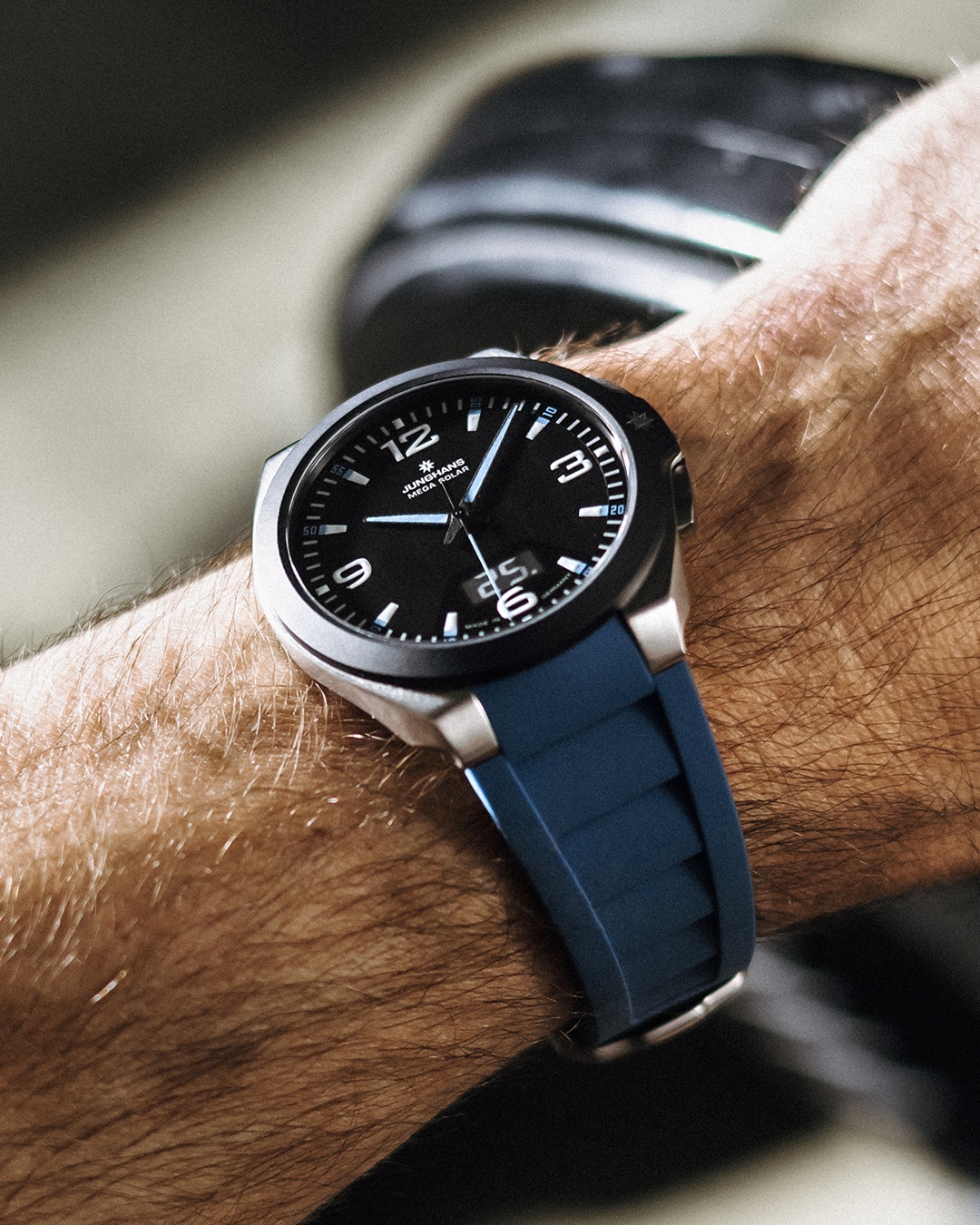 Junghans 18-152700 Spektrum Mega Solar zegarek lotniczy Junghans - miniatura 4