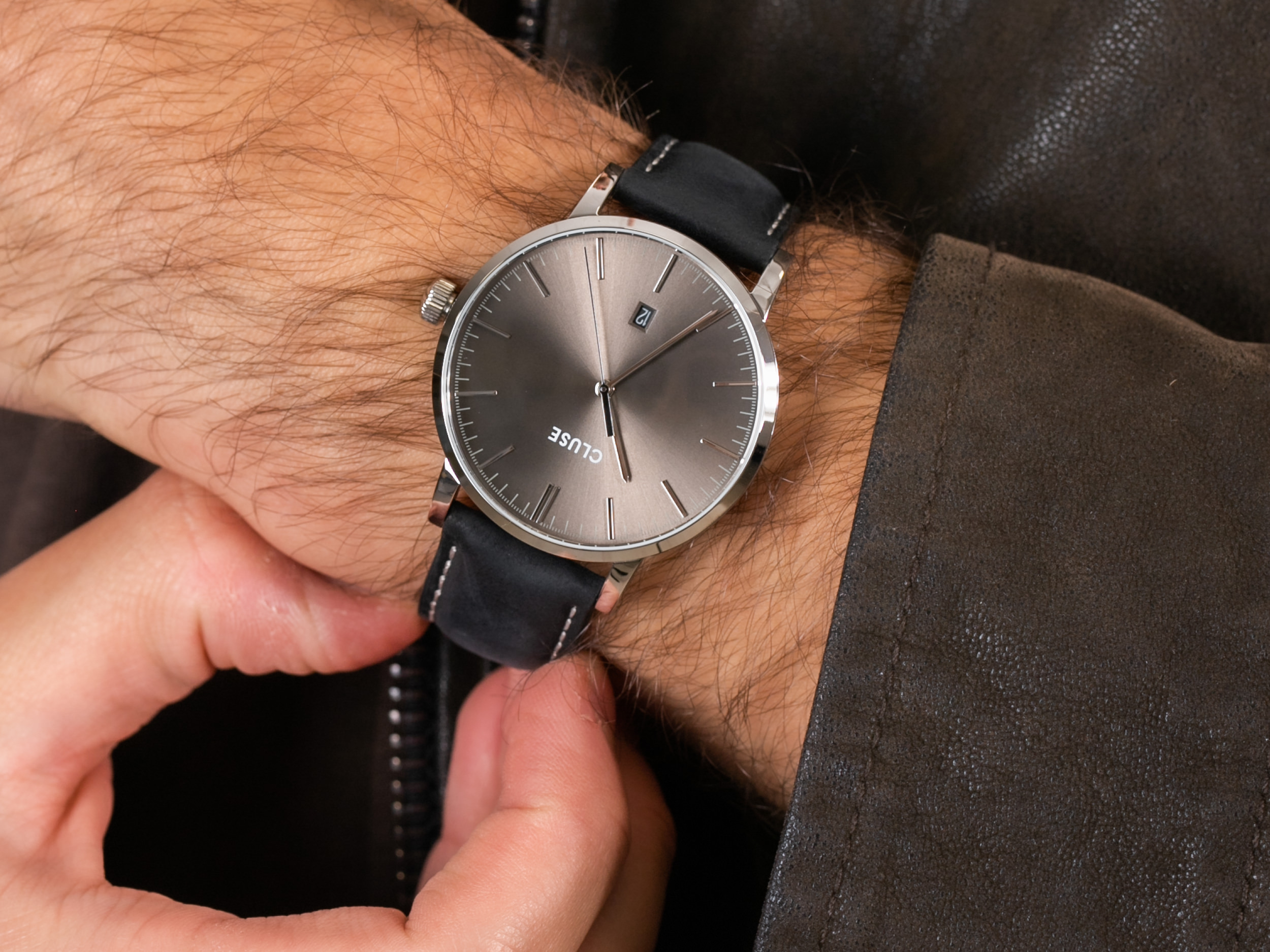 Cluse CG1519501001XMAS Aravis Silver, Warm Grey/Black  Silver Mesh Strap Gift Box zegarek klasyczny Aravis - miniatura 4