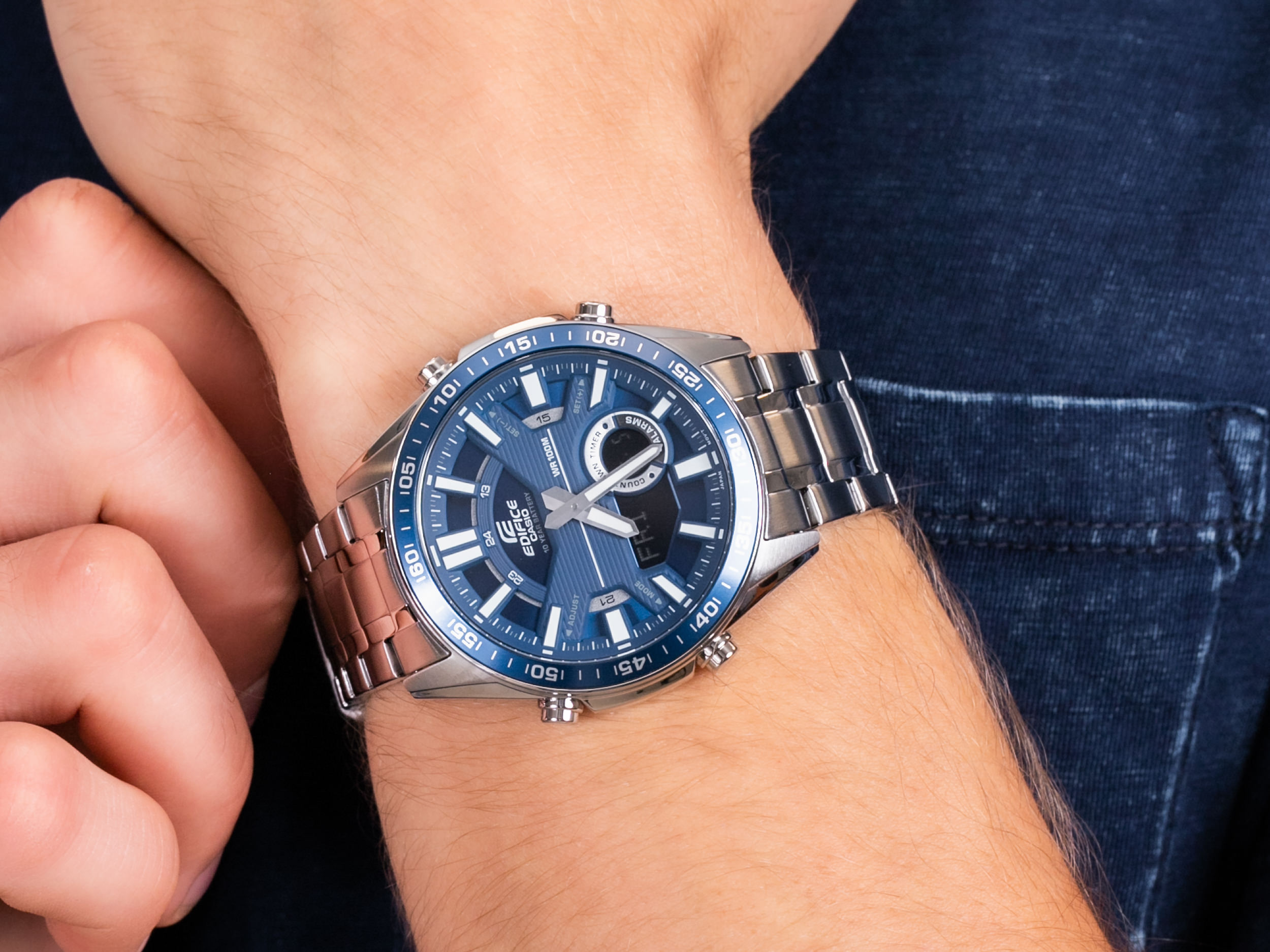 Edifice EFV-C100D-2AVEF SPORTY LCD CHRONOGRAPH zegarek sportowy EDIFICE Momentum