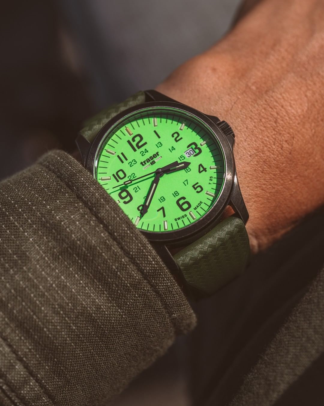 zegarek Traser TS-107424 P67 Officer Pro GunMetal Lime P67 Officer Pro szafirowe
