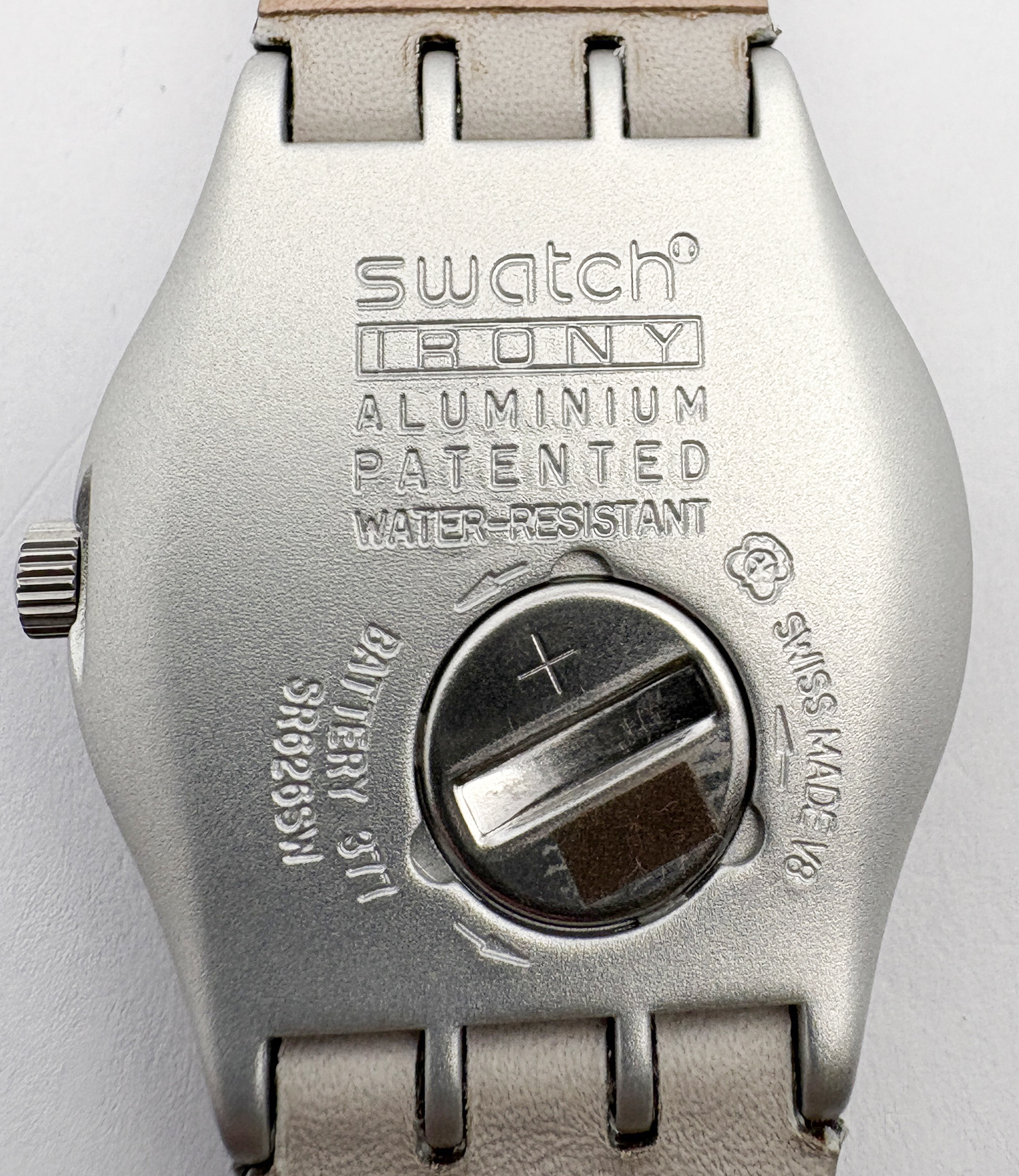 Swatch YLS1033-POWYSTAWOWY zegarek damski Irony