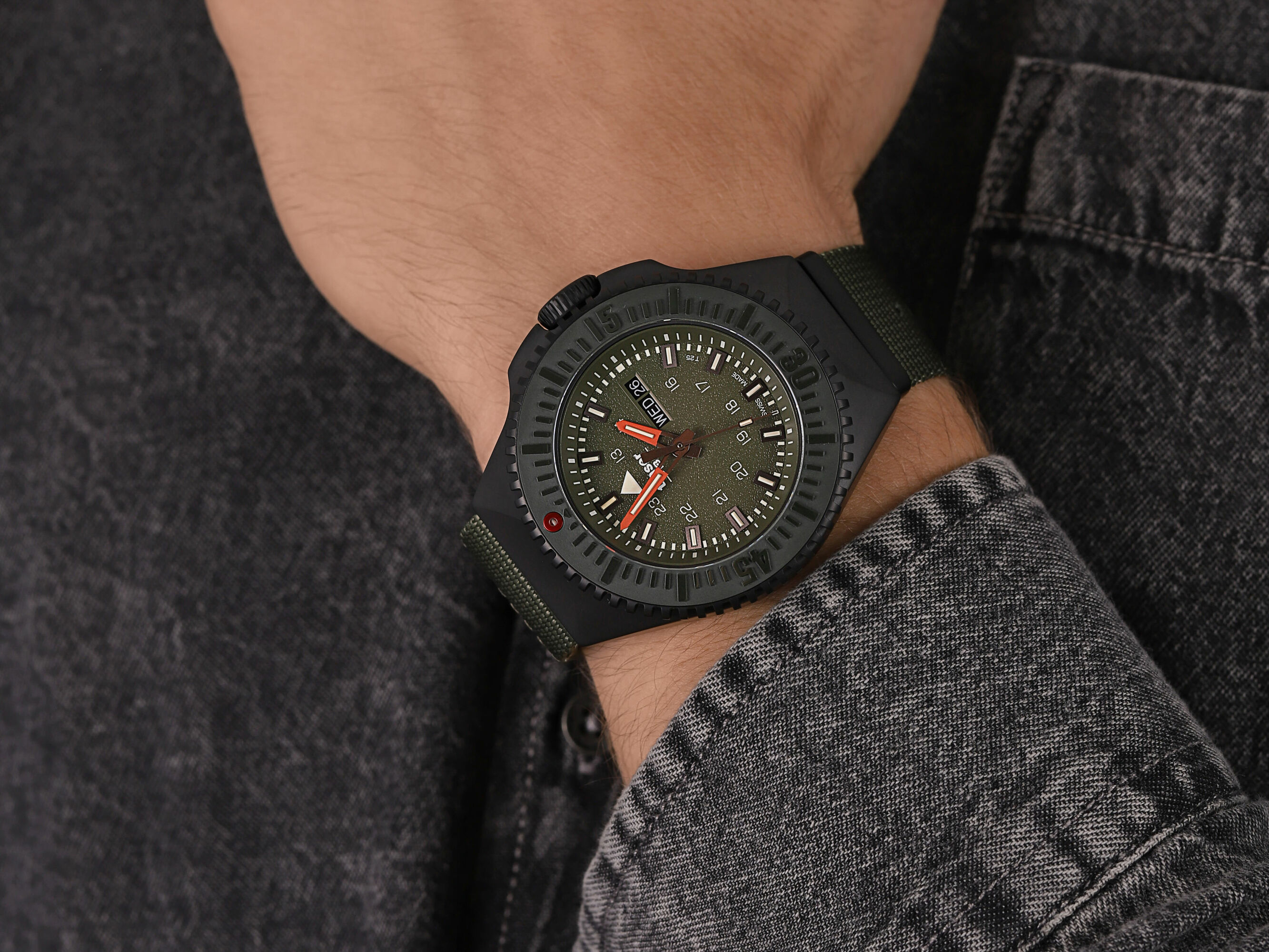 Traser TS-109858 zegarek SWISS MADE - szwajcarskie P69 Black Stealth - miniatura 4