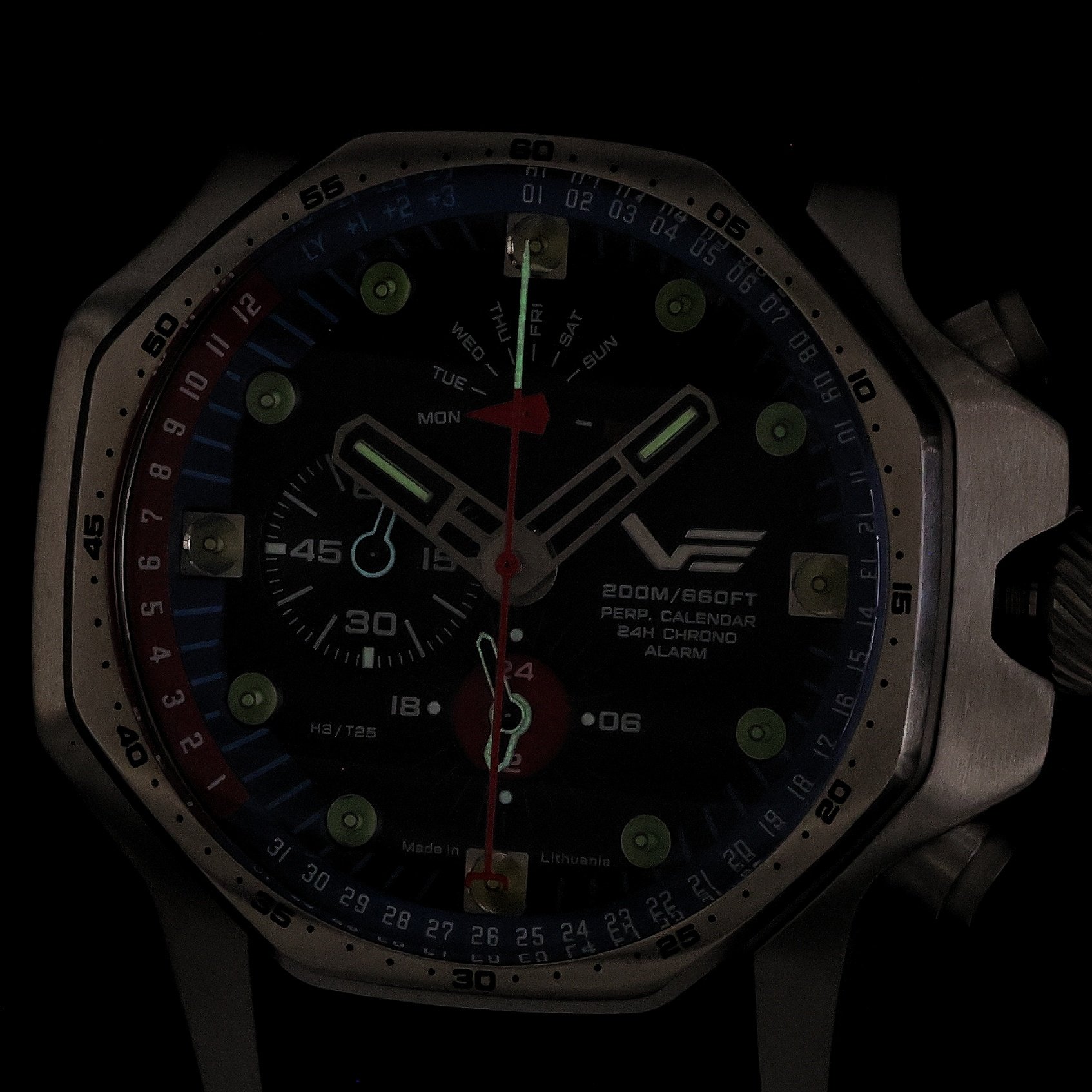 Vostok Europe YM86-640A696BL Atomic Age sportowy zegarek srebrny