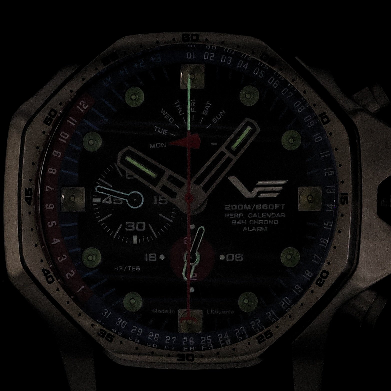 Vostok Europe YM86-640A696SB Atomic Age sportowy zegarek srebrny