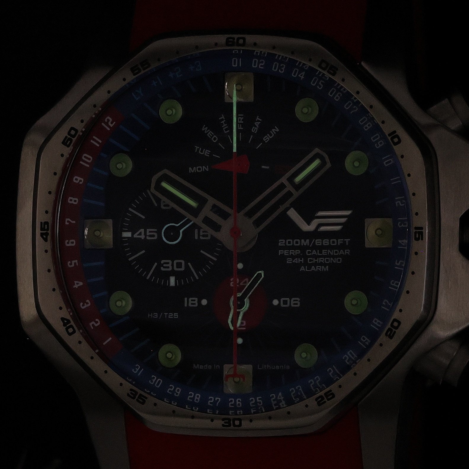 Vostok Europe YM86-640A696SR Atomic Age sportowy zegarek srebrny